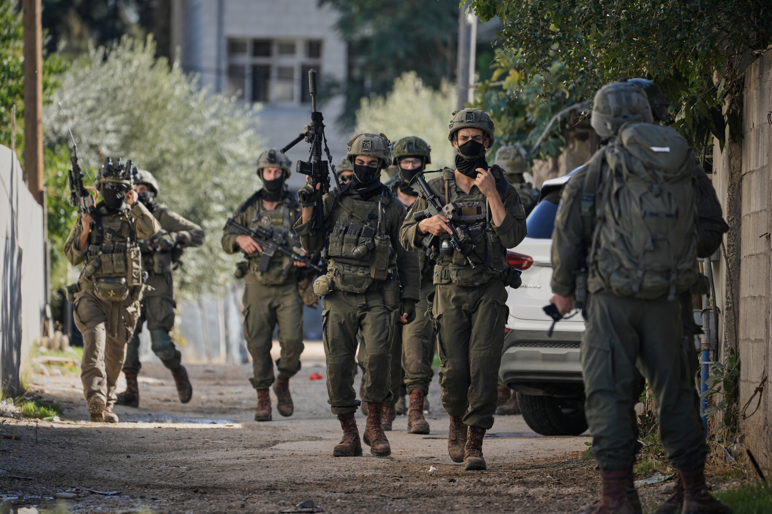 Middle East: media reports 100 Palestinians arrested in IDF raid in the West Bank 1 middle east media reports 100 palestinians arrested in idf raid in the west bank scaled