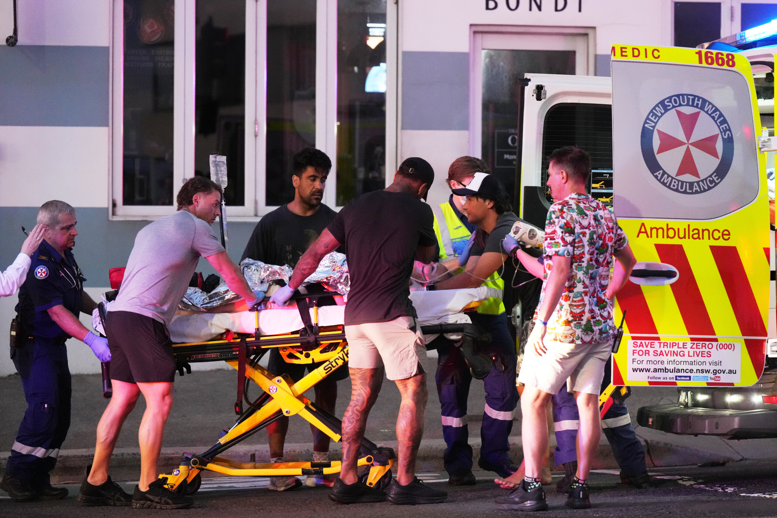 Australia, at least ten dead at Bondi Beach 1 australia at least ten dead at bondi beach scaled