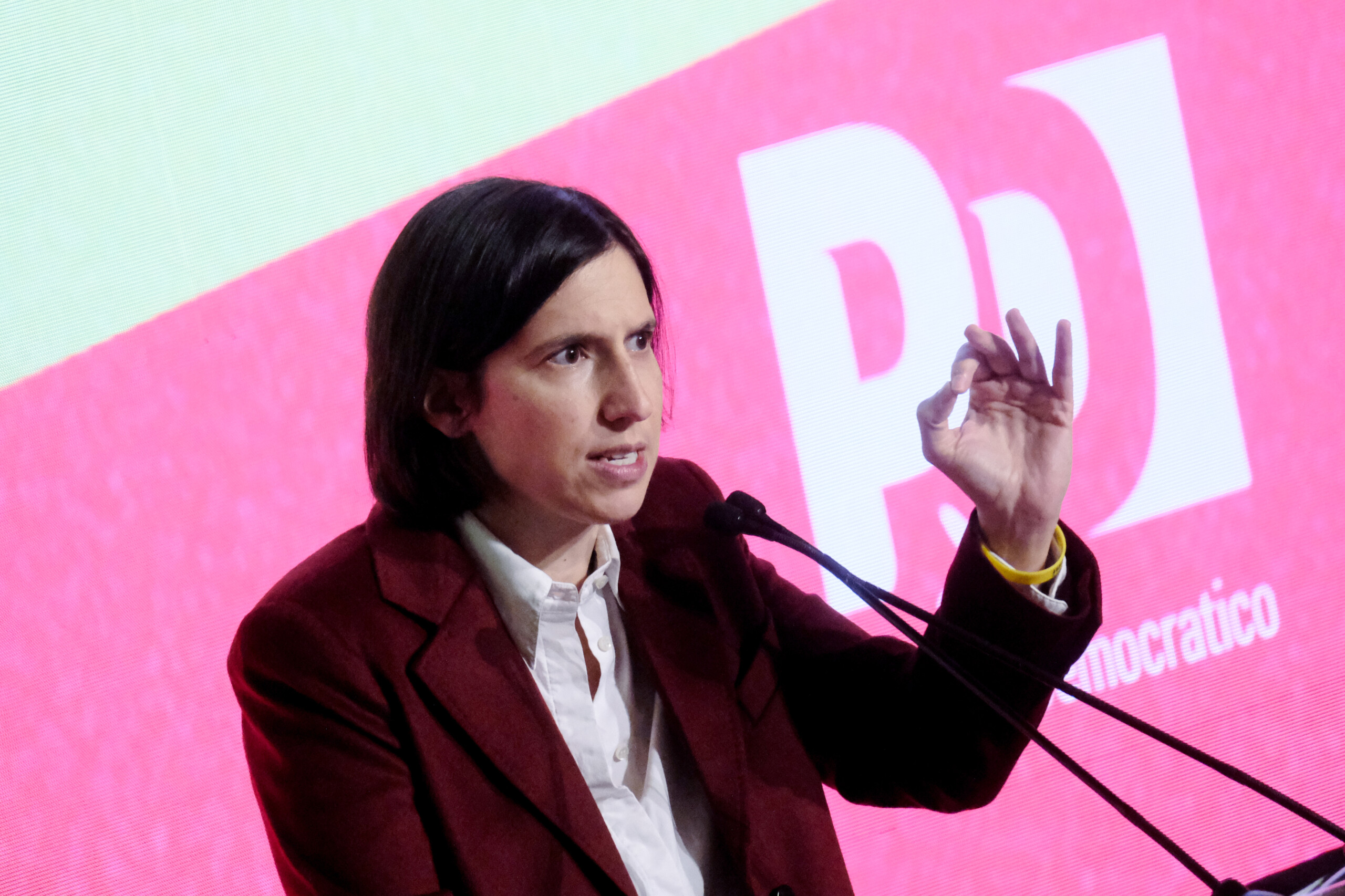 Pd: Schlein to Meloni, she changed her mind about the debate, she's doing stand-up comedy 1 pd schlein to meloni she changed her mind about the debate shes doing stand up comedy scaled