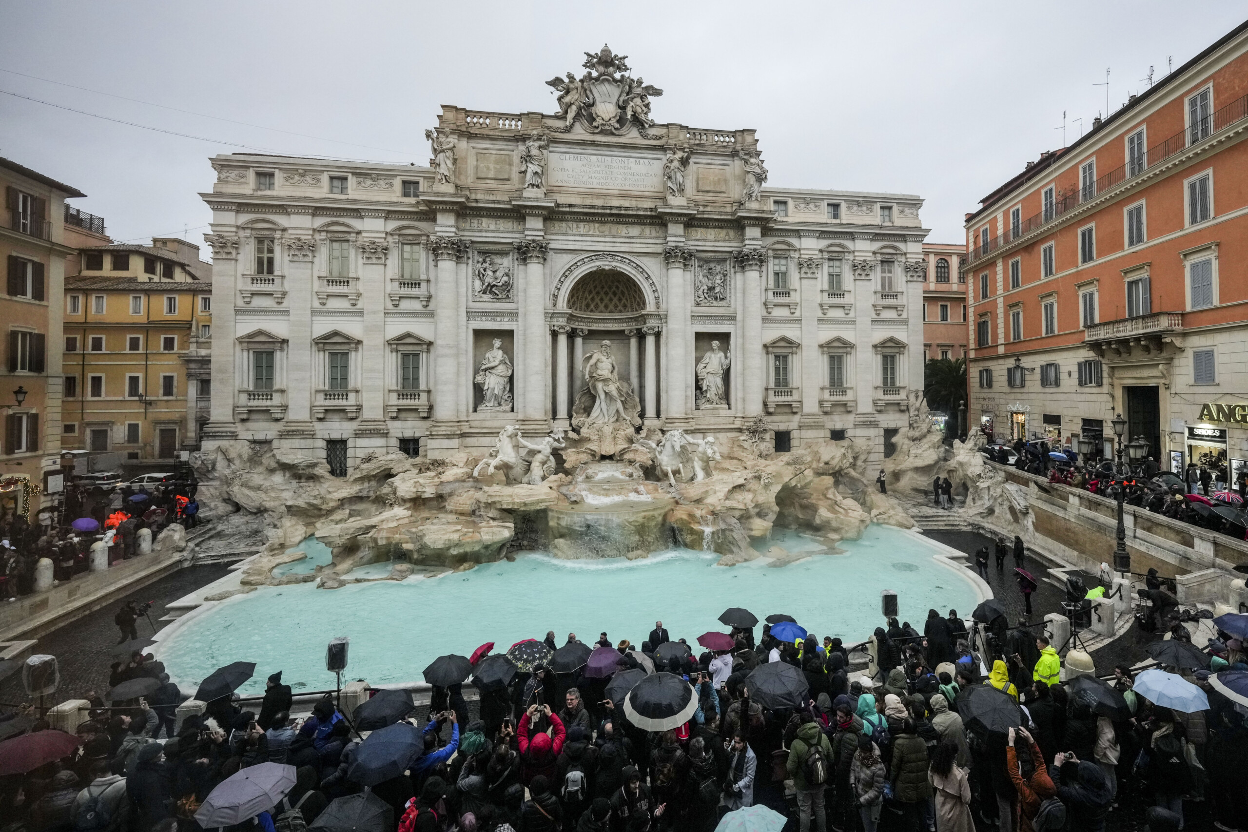 Rome: from 7 January, tourists will have to pay to visit the Trevi Fountain 1 rome from 7 january tourists will have to pay to visit the trevi fountain scaled
