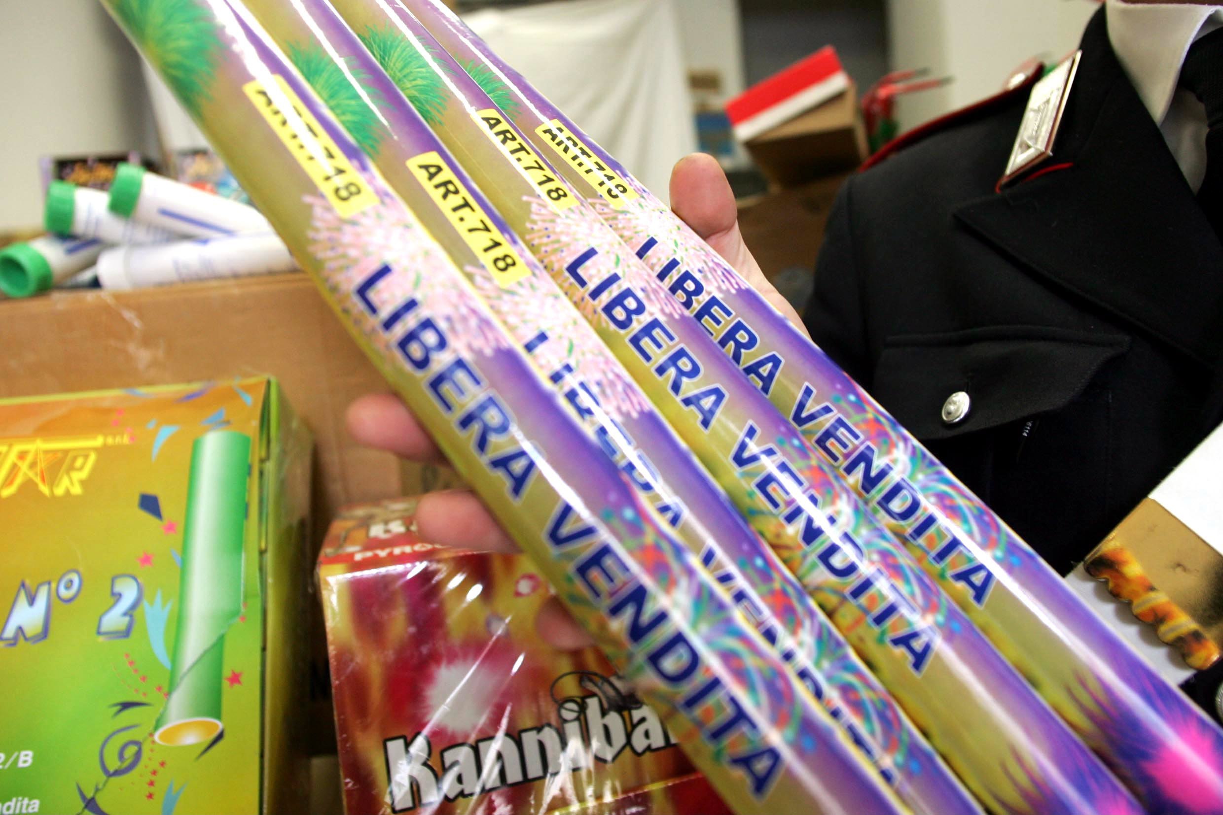 naples 2 5 tonnes of illegal fireworks seized 2 arrests