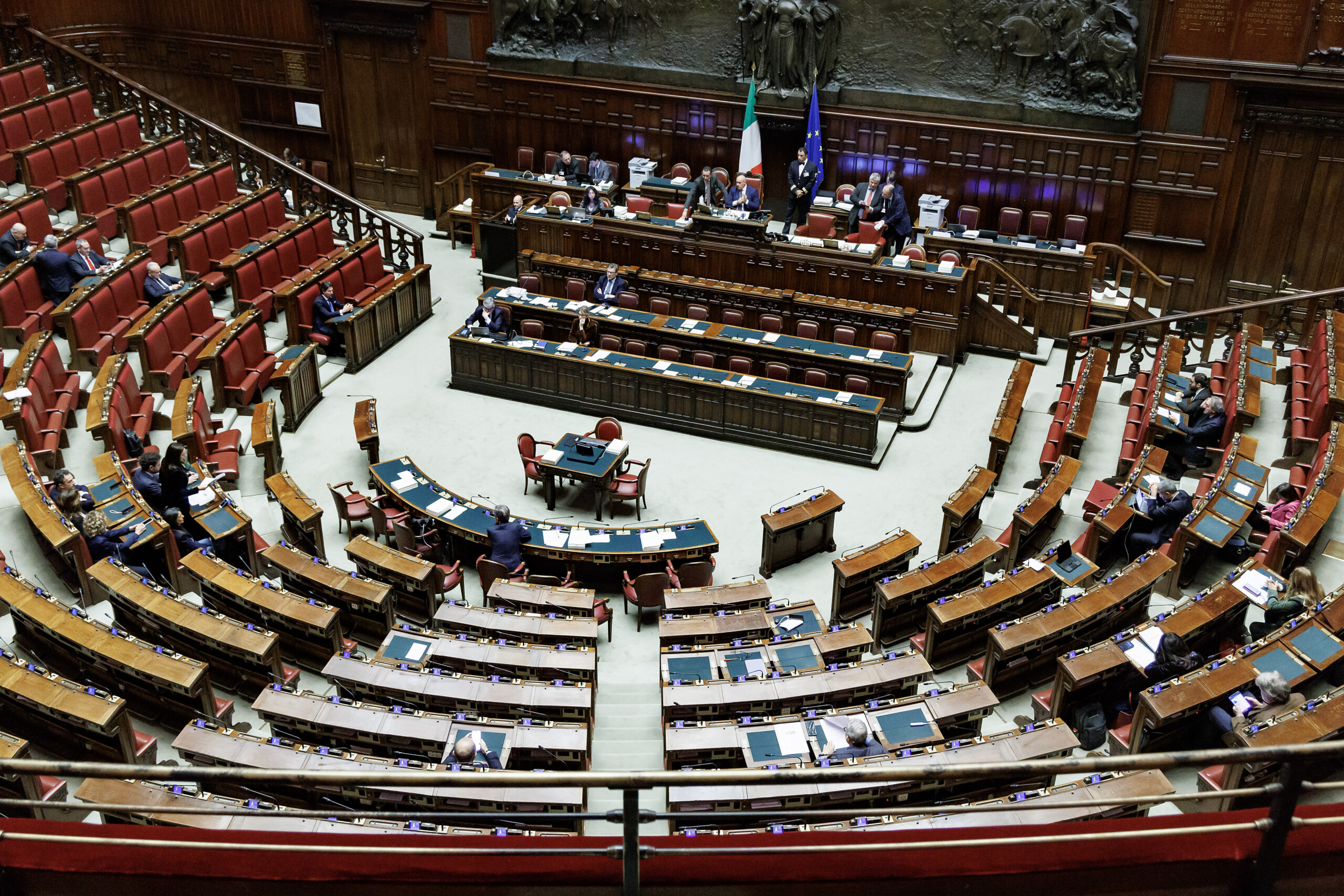budget law the government puts its trust in the chamber of deputies scaled
