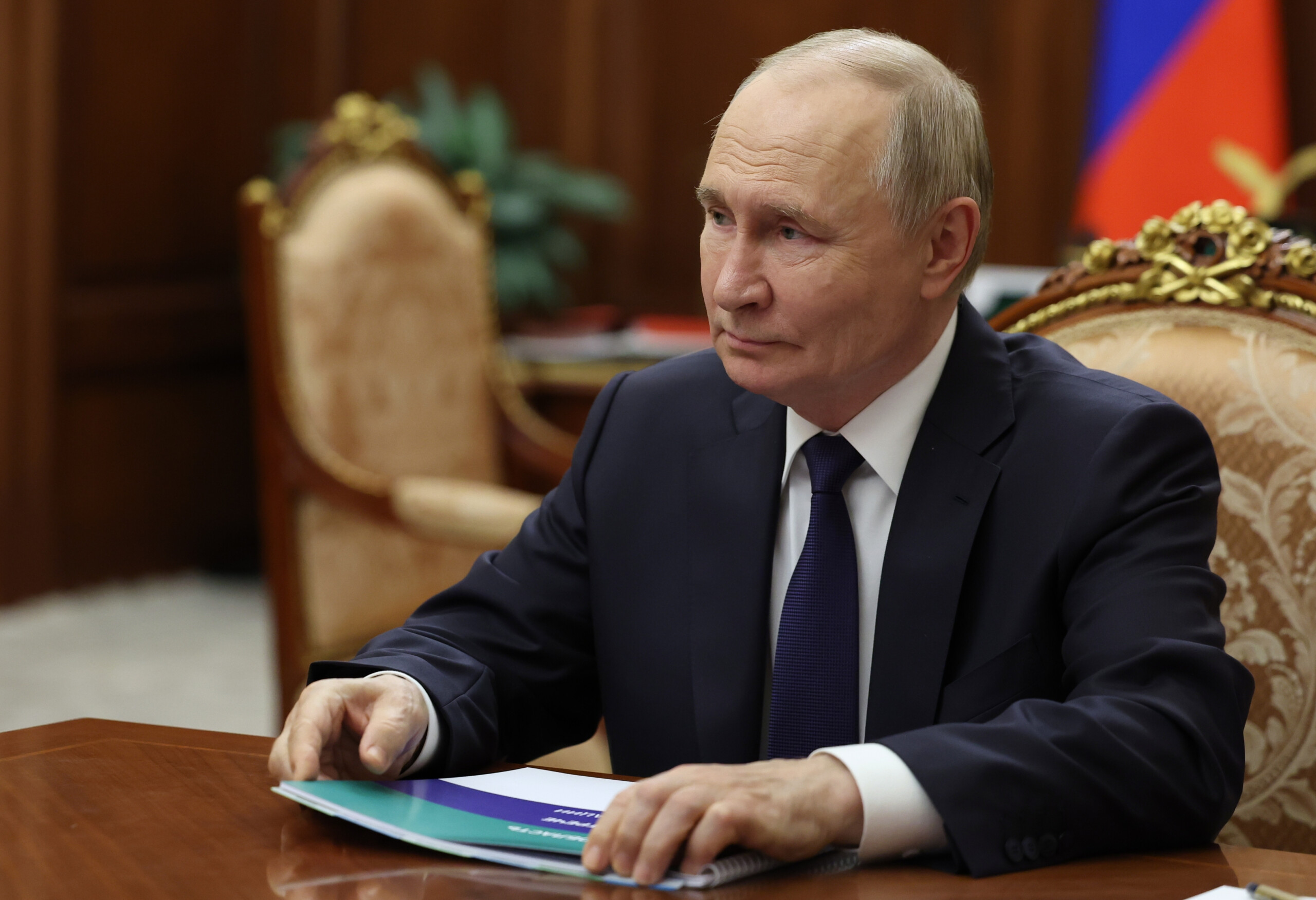 russia putin signs law lowering citizenship oath age to 14 scaled