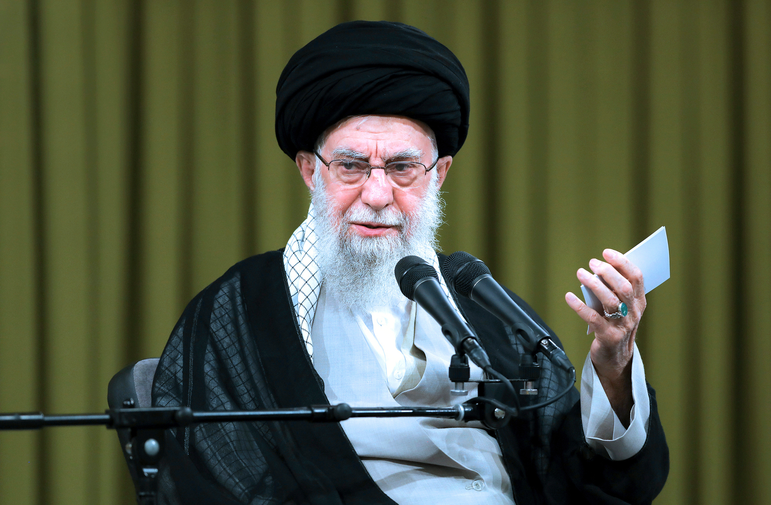 iran media khamenei planning escape to moscow amid escalating unrest