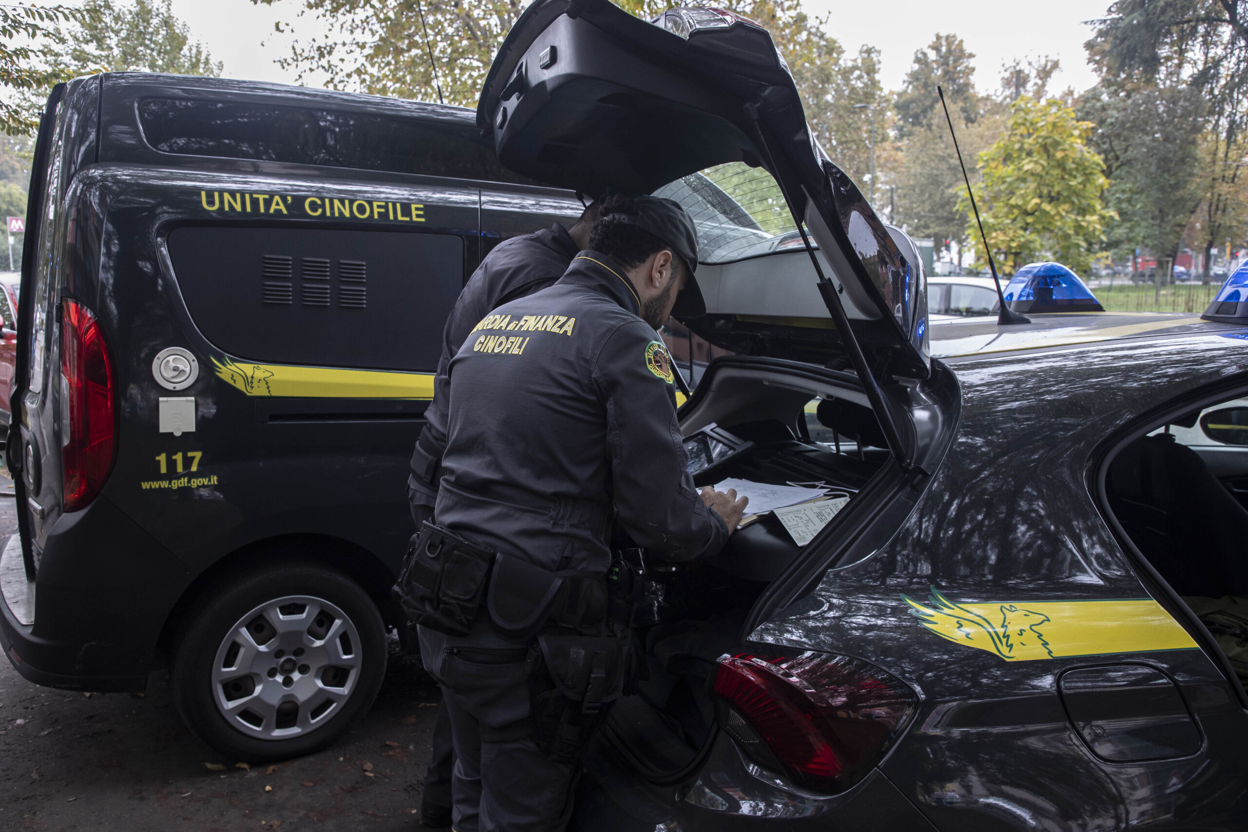 naples over e5 million in undeclared cash seized at capodichino airport scaled