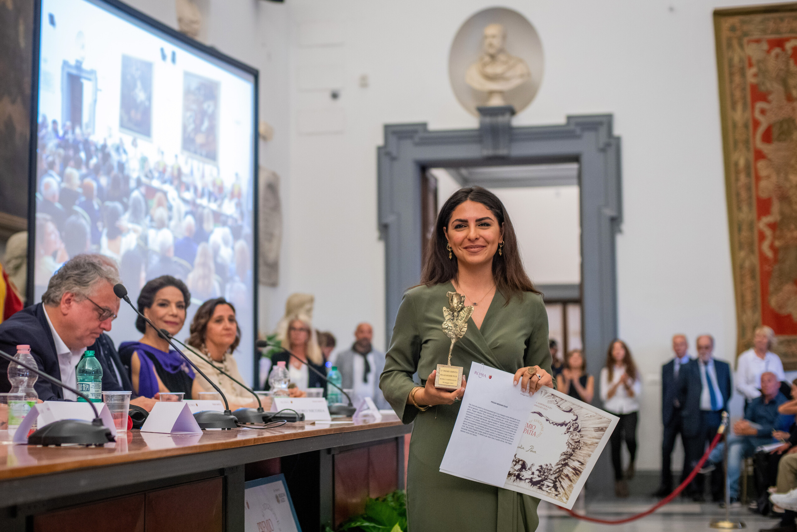 Iran, Pegah Moshir Pour: “Terrible testimonies, Tehran smells of blood” 1 iran pegah moshir pour terrible testimonies tehran smells of blood scaled