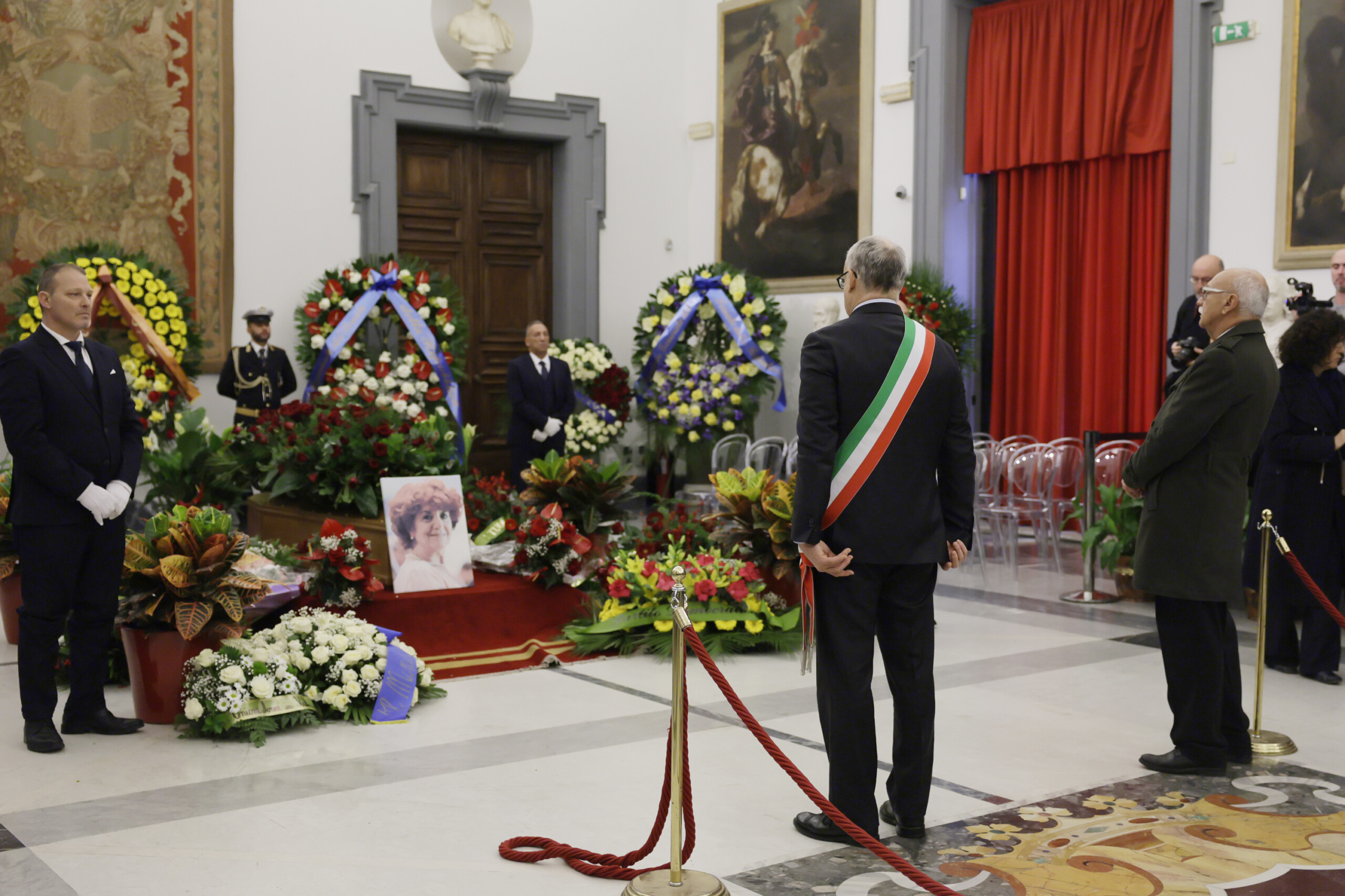 valeria fedeli the funeral parlour is open renzi is the first to arrive scaled