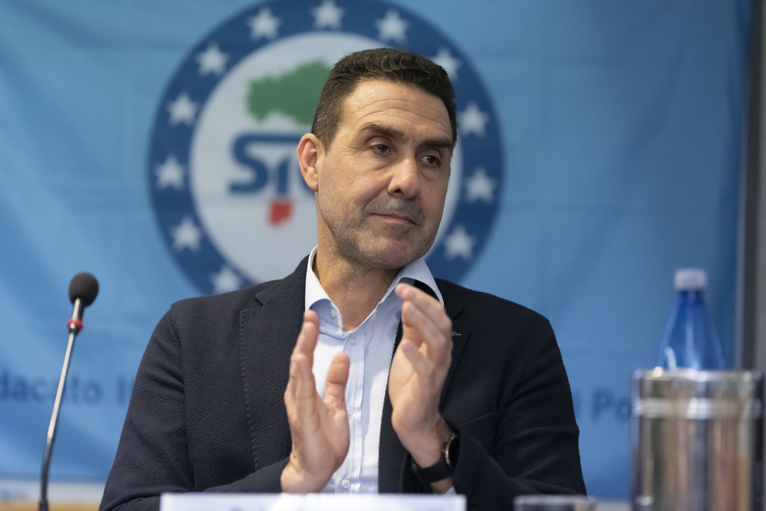 ukraine vannacci zelensky only wants billions and weapons scaled