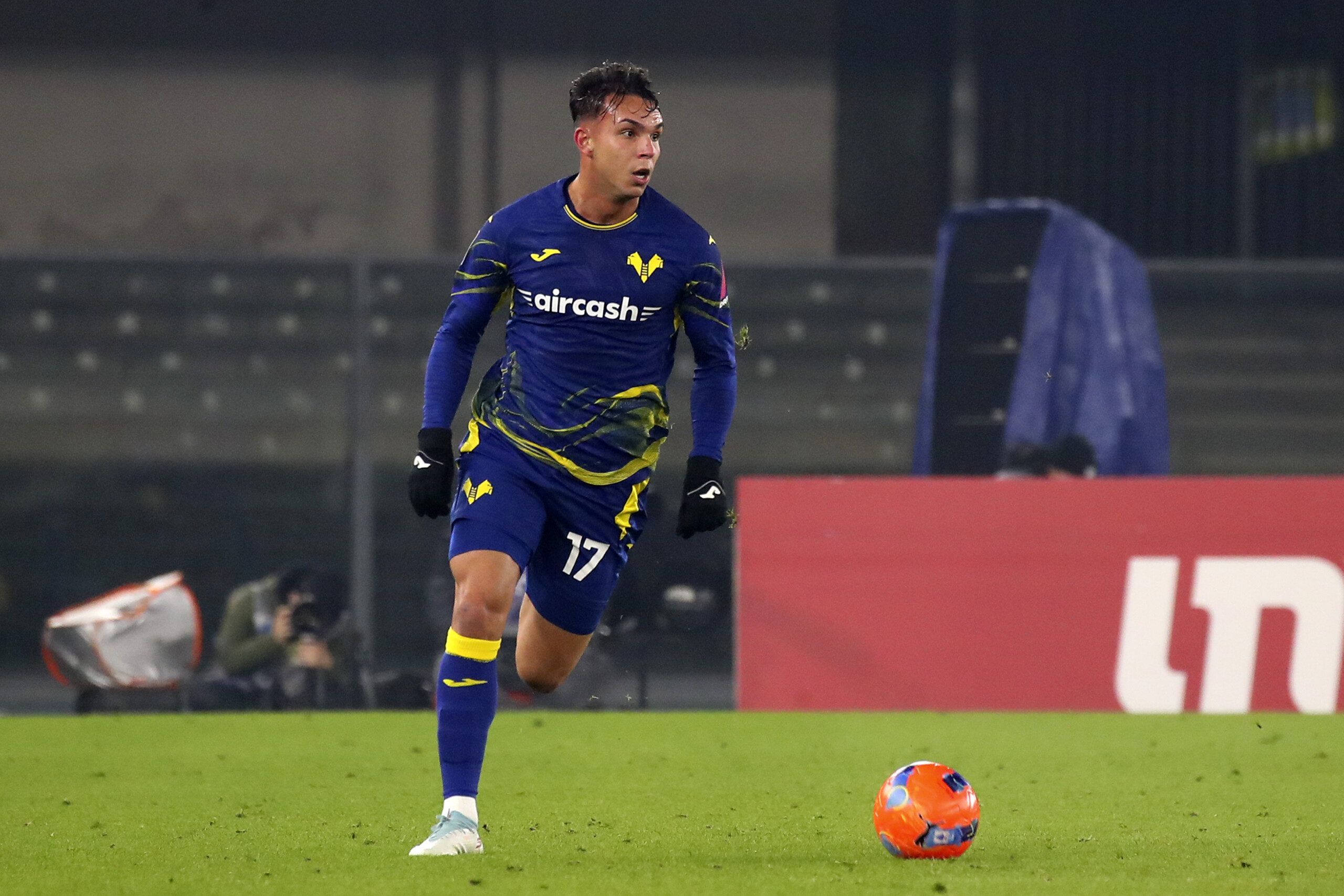 napoli officially signs giovane from verona scaled