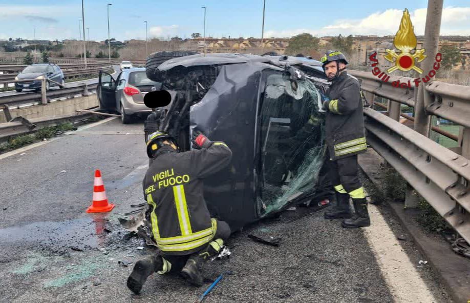 road accidents car crash in rome 5 seriously injured including a child