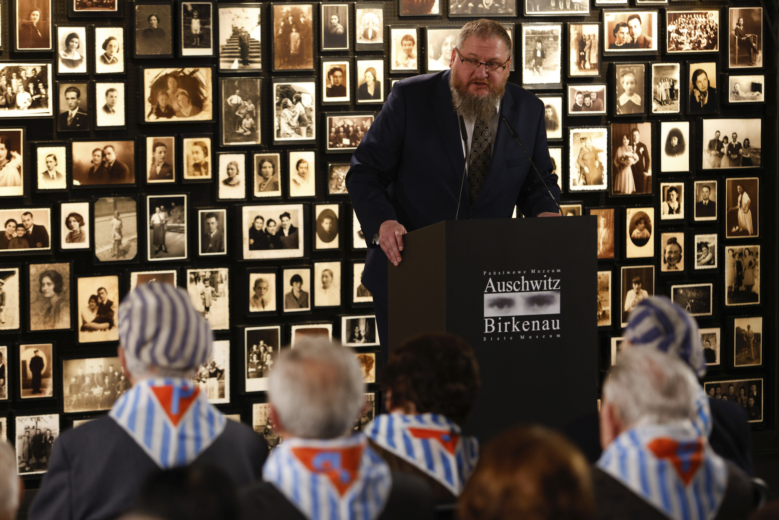 shoah director of auschwitz memorial survivors have left us their stories scaled