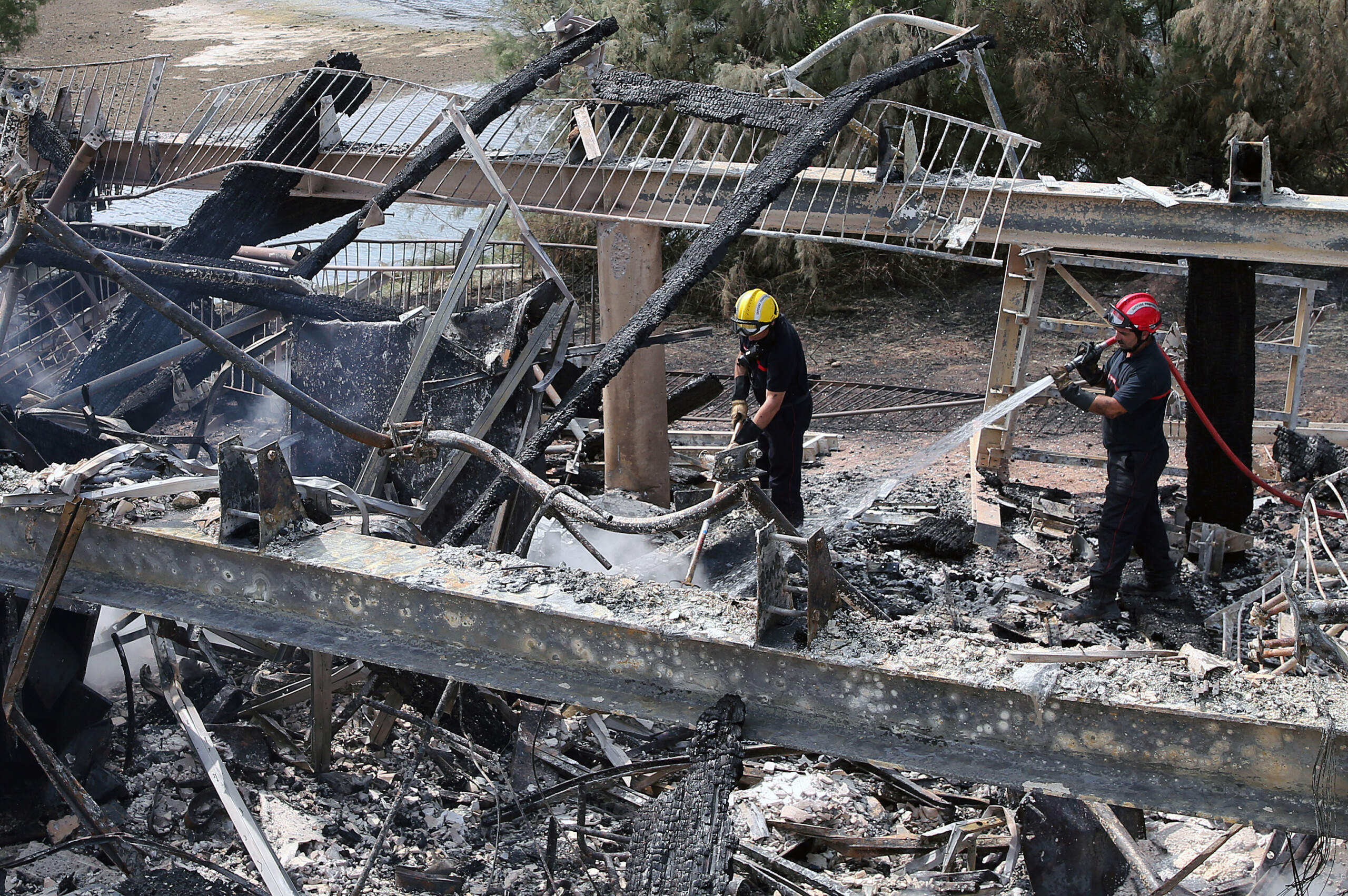 france fire in luxury hotel in courchevel nearly 300 people evacuated scaled