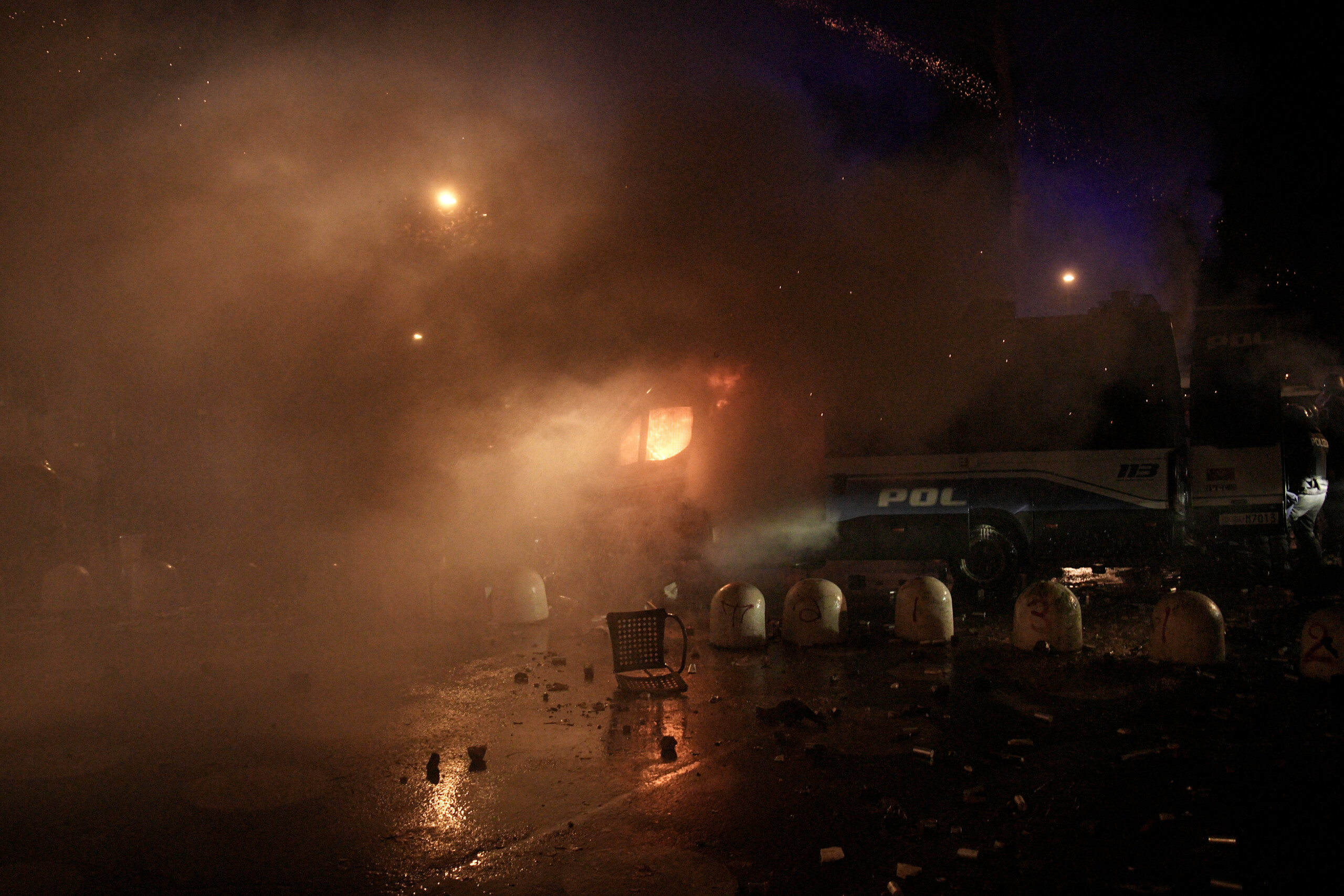 Turin, police officer attacked: ‘Alone among the black bloc, without my helmet, I was scared’ 1 turin police officer attacked alone among the black bloc without my helmet i was scared scaled