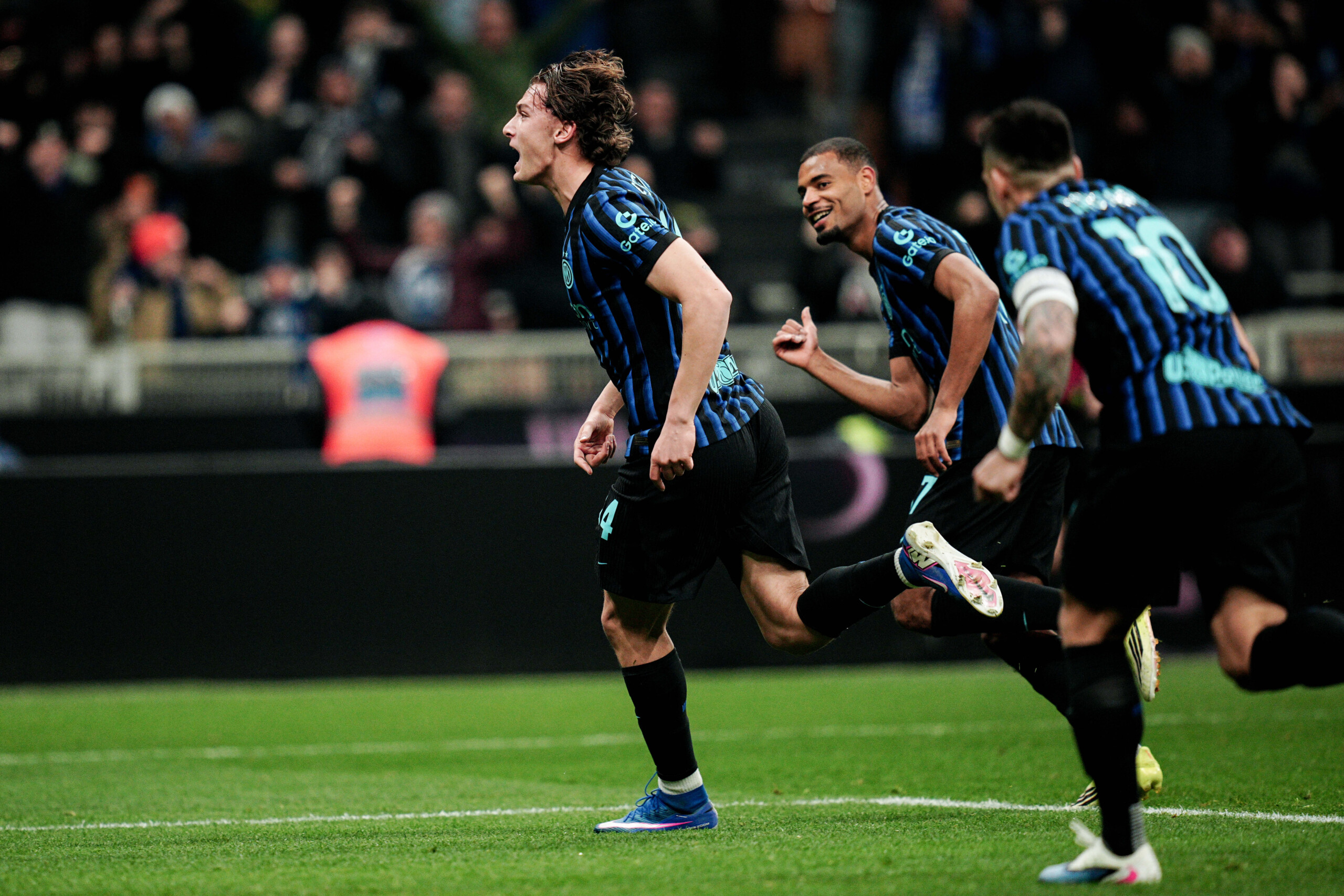 serie a inter beat juve 3 2 but refereeing controversy erupts scaled