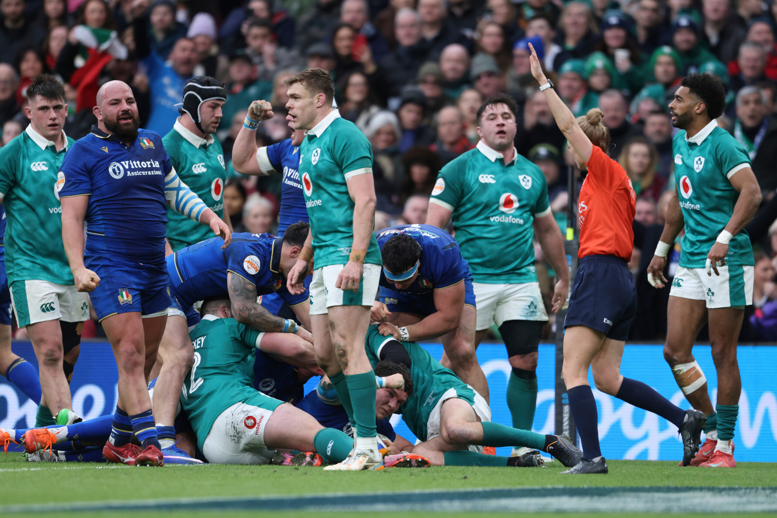 six nations italy fight hard but ireland win 20 13 in dublin scaled