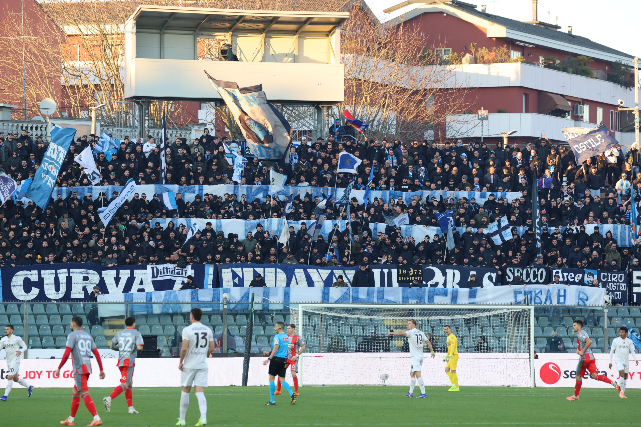 Football: 20 stadium bans for Cremonese and Napoli fans for violent conduct 1 football 20 stadium bans for cremonese and napoli fans for violent conduct scaled