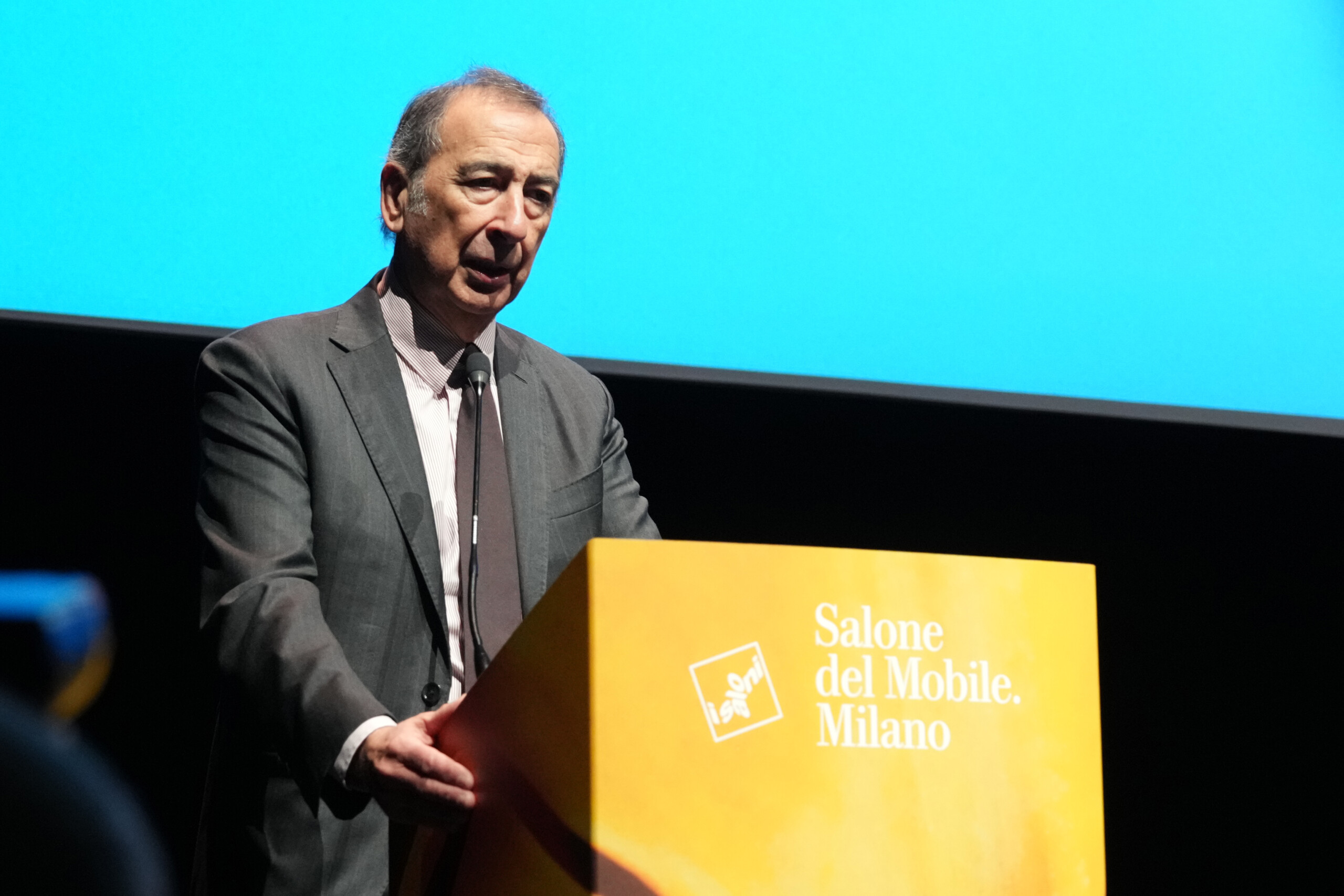 football sala chiellini and del piero made incredible simulations and now act as censors scaled