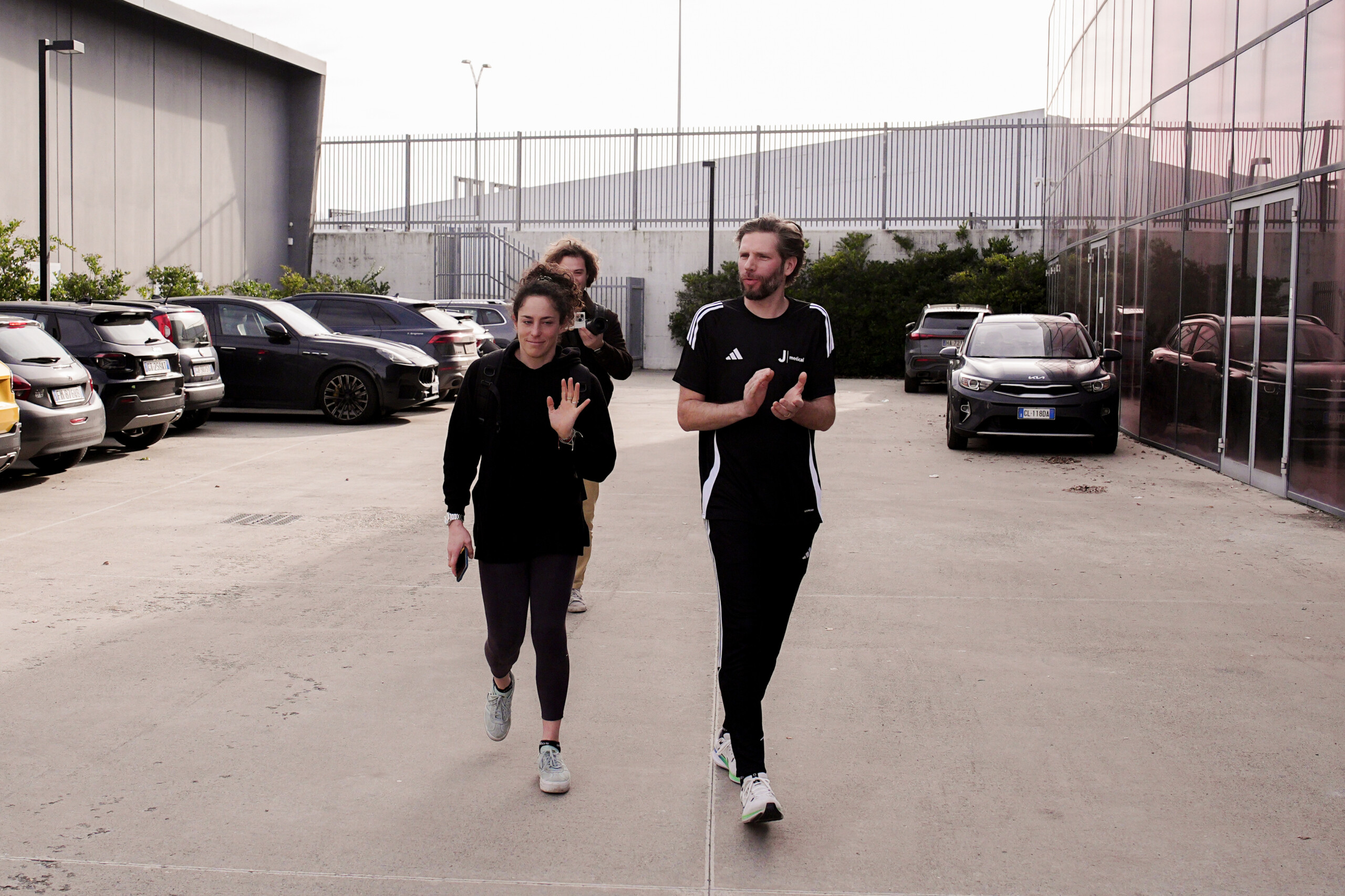 Milan-Cortina: Brignone at J-Medical, applause and “Go Fede” messages on cars 1 milan cortina brignone at j medical applause and go fede messages on cars scaled