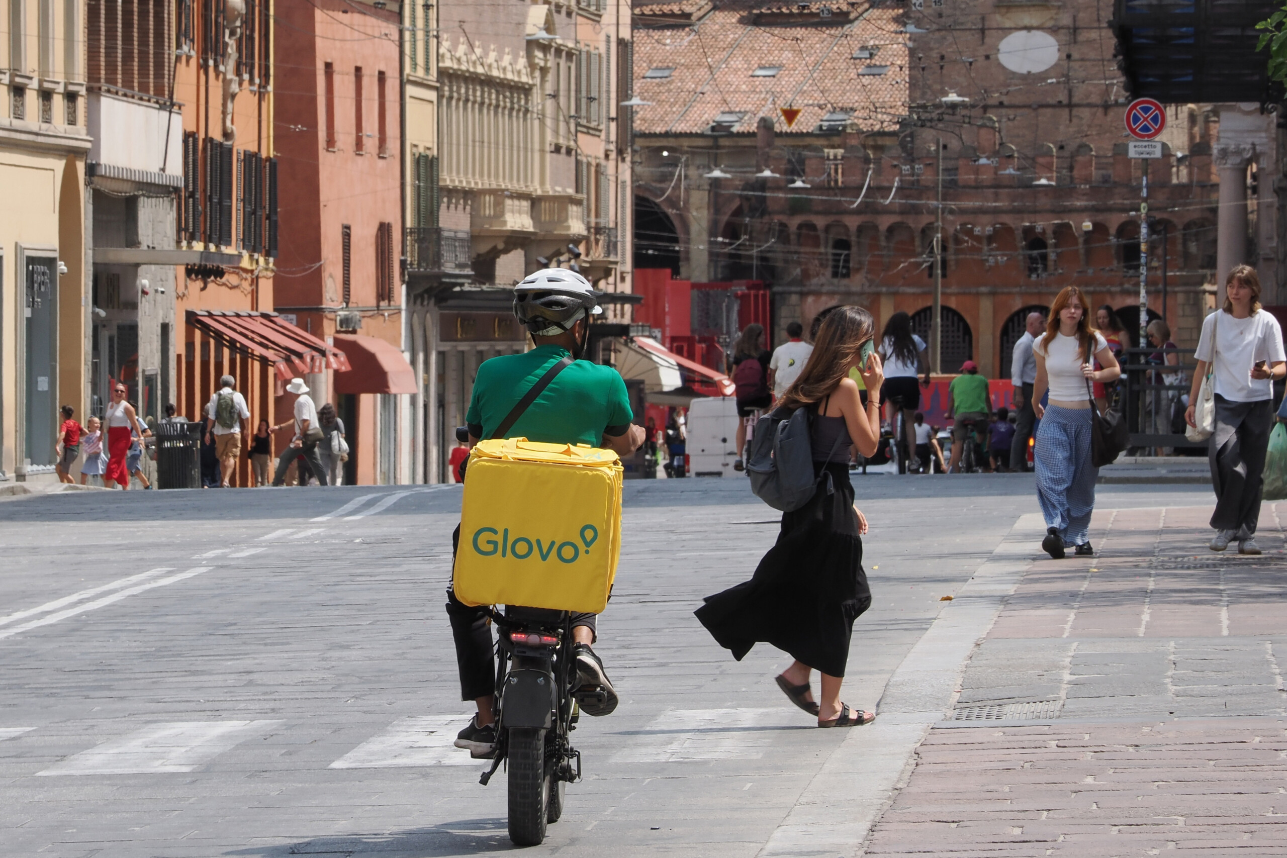 judge validates glovo receivership regularise 40000 riders scaled