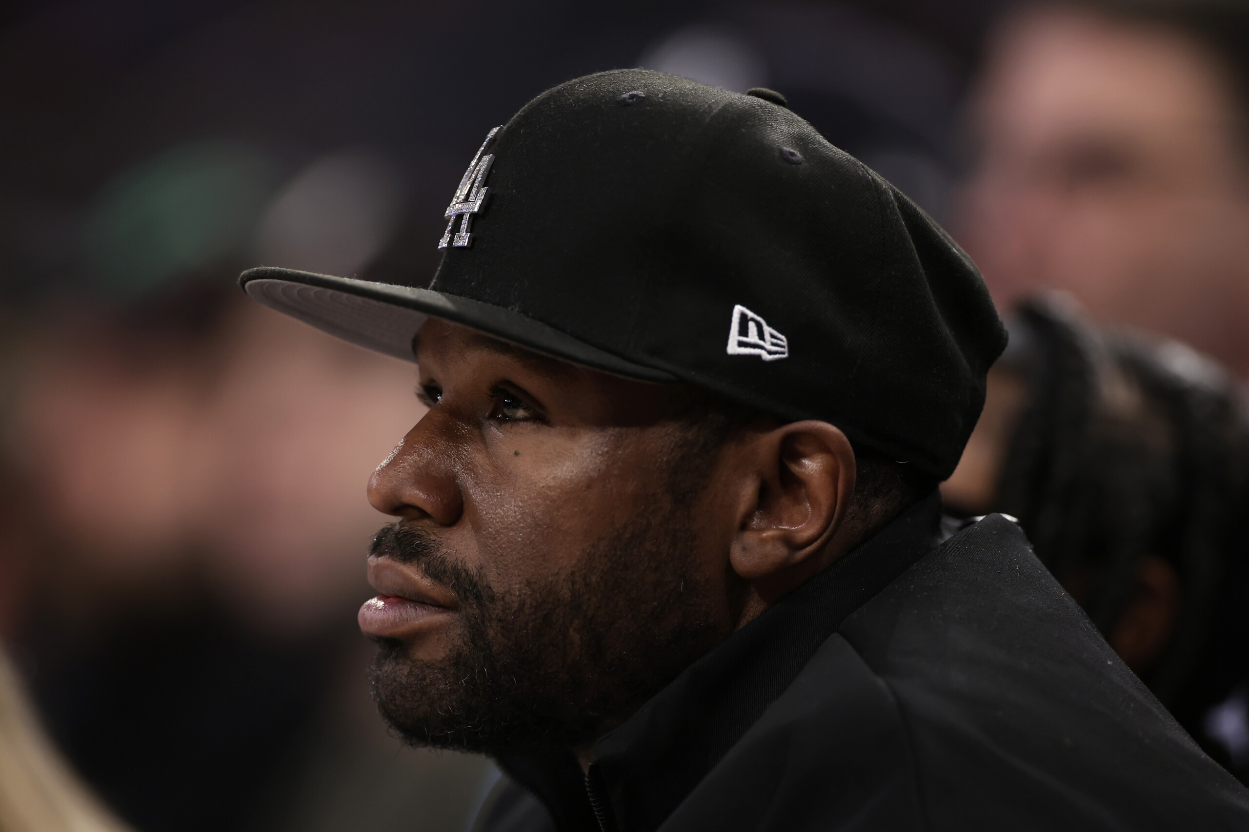 boxing mayweather to return to the ring at 49 scaled