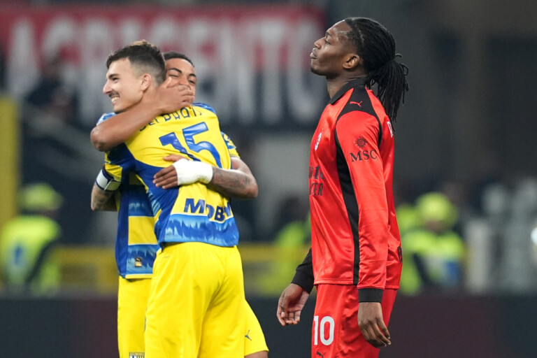 serie a parma shock san siro milan beaten 1 0 as inter move 10 points clear