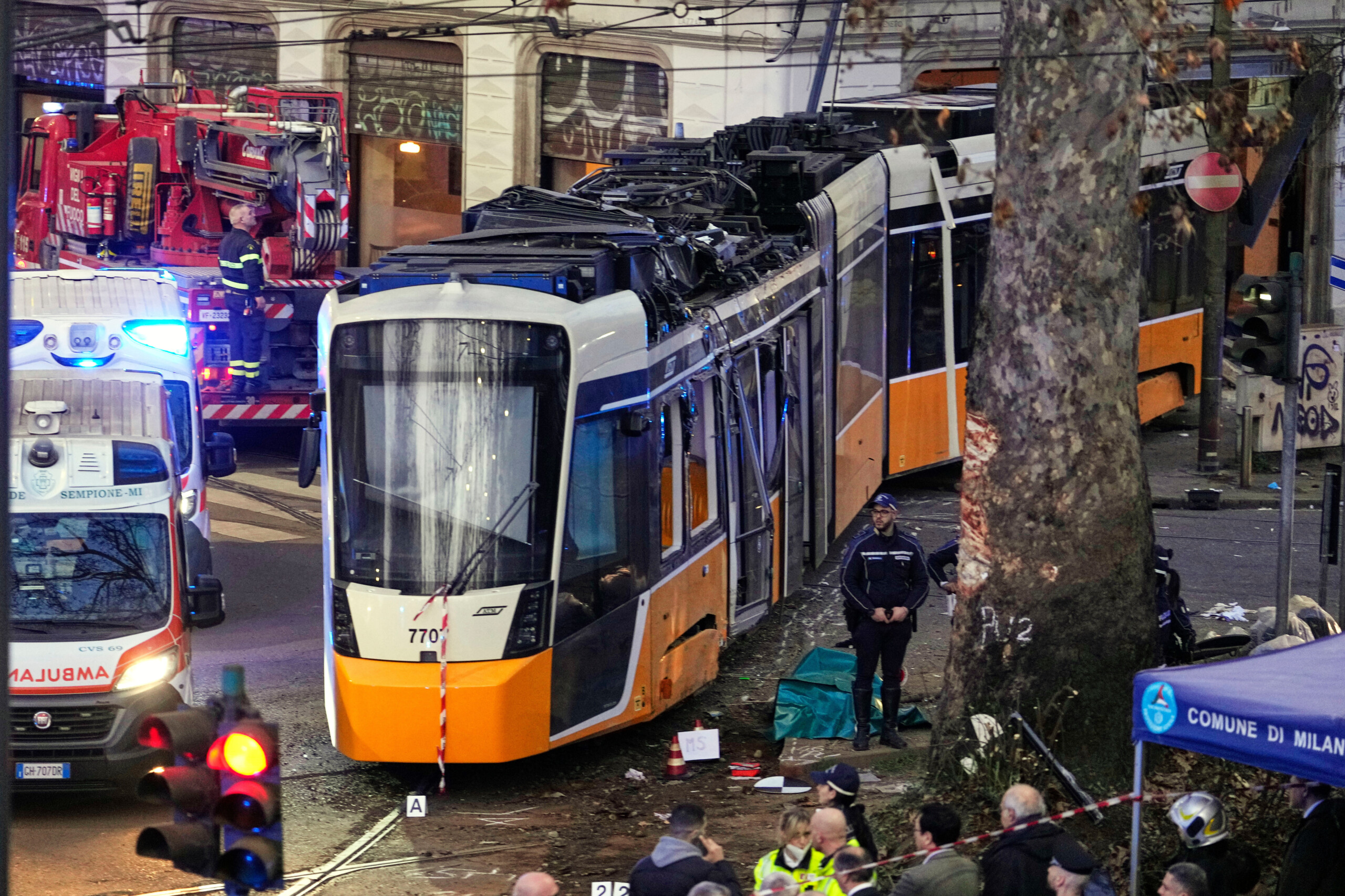 Tram derails in Milan: driver admits feeling unwell, mobile phone seized 1 tram derails in milan driver admits feeling unwell mobile phone seized scaled
