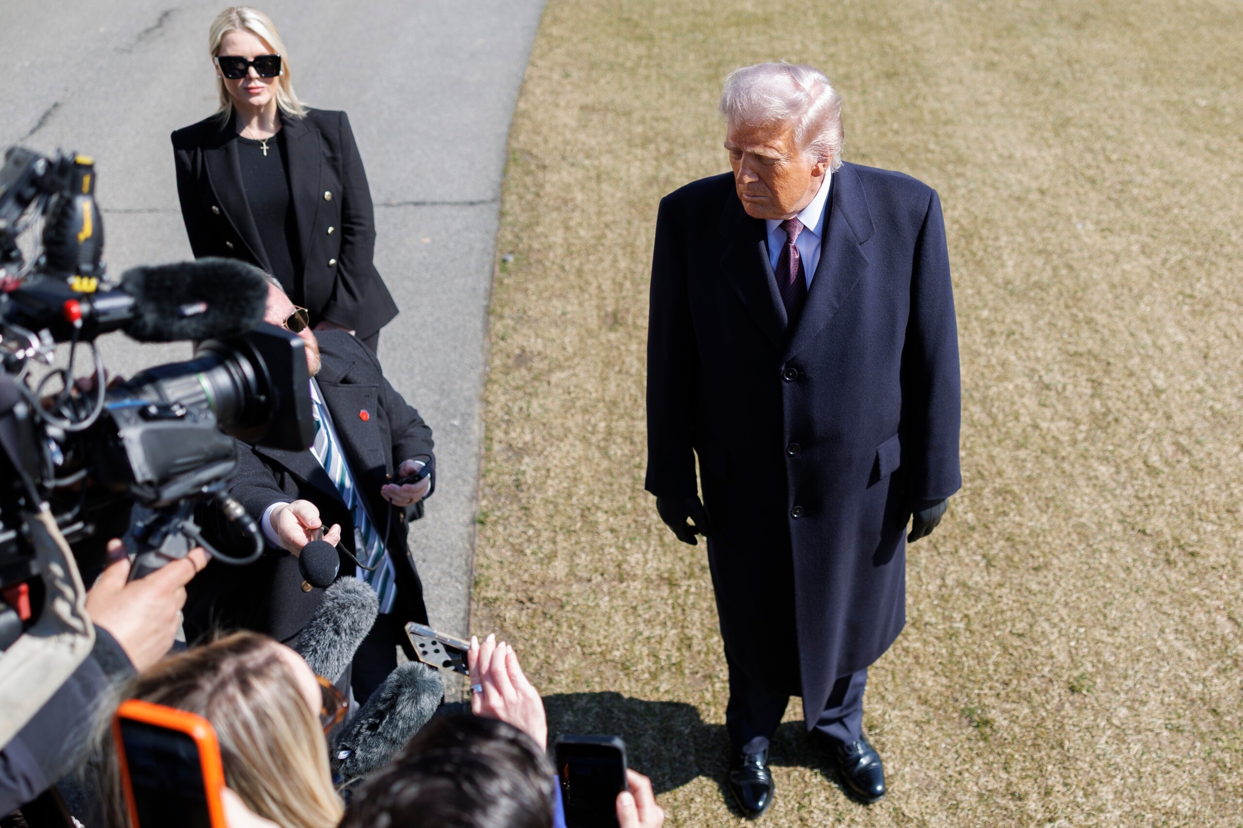 Iran: anti-war protesters outside the White House 1 iran anti war protesters outside the white house scaled