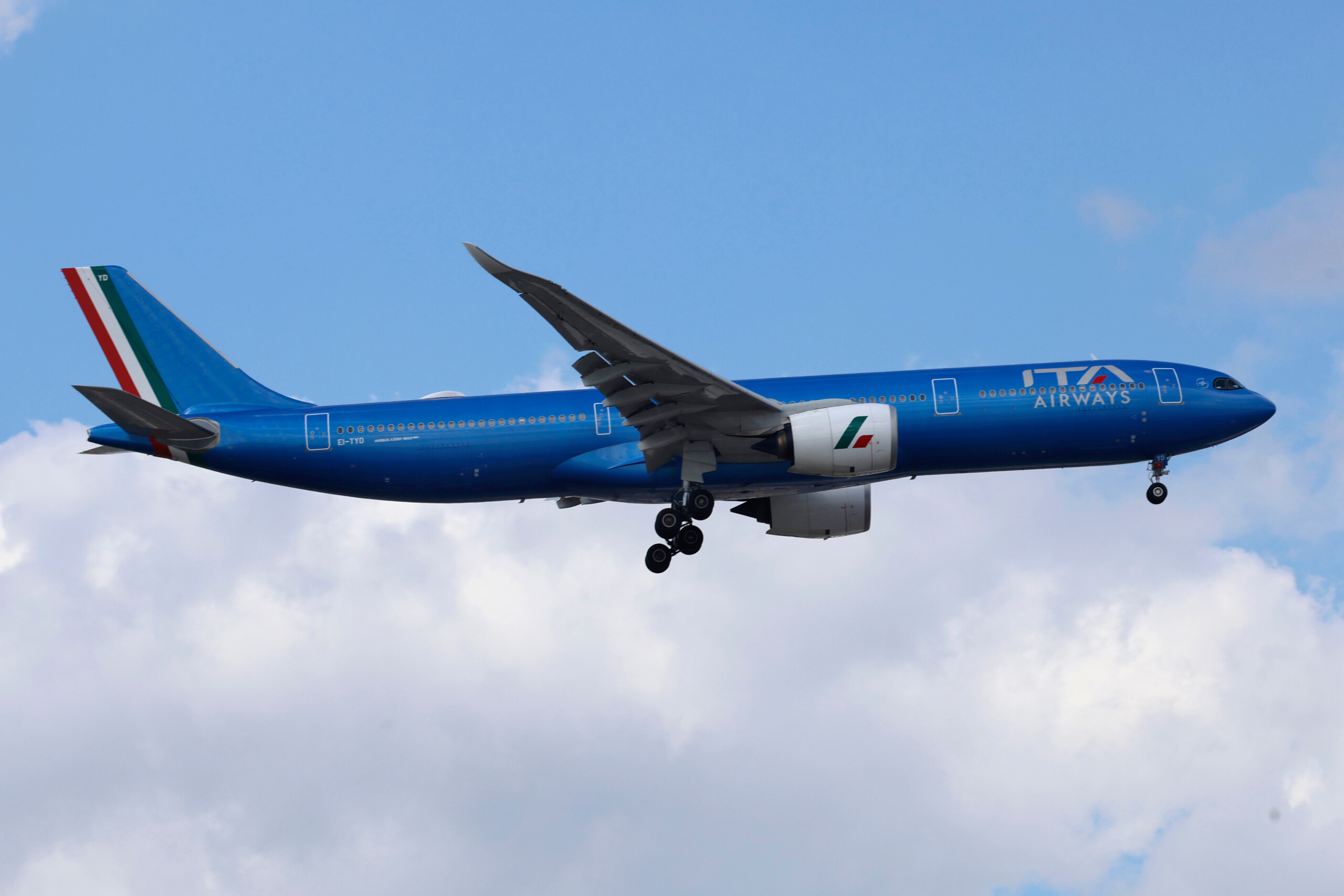 iran italy flights to tel aviv suspended until 8 march and to dubai until 4 march scaled