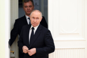 russia putin hosts hungarian foreign minister energy supplies discussed