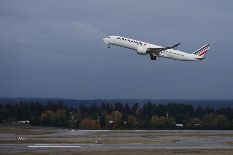 iran flight to france forced to turn back due to missile launch