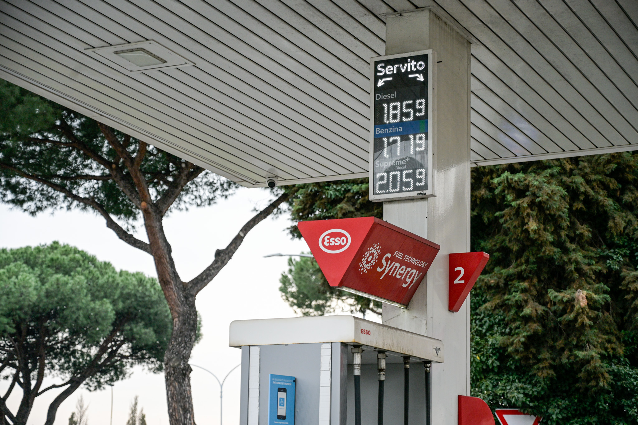 national consumers union self service gasoline tops e1 8 per liter in calabria and bolzano