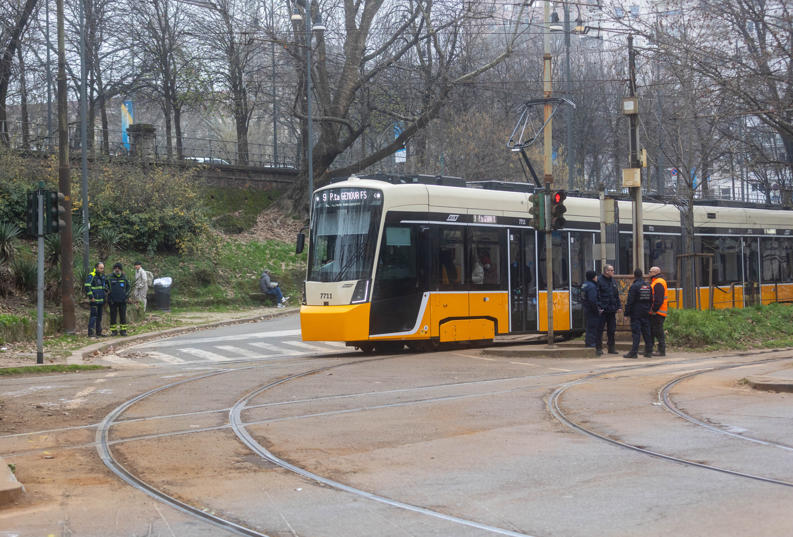 milan another tram derails on the border with rozzano scaled