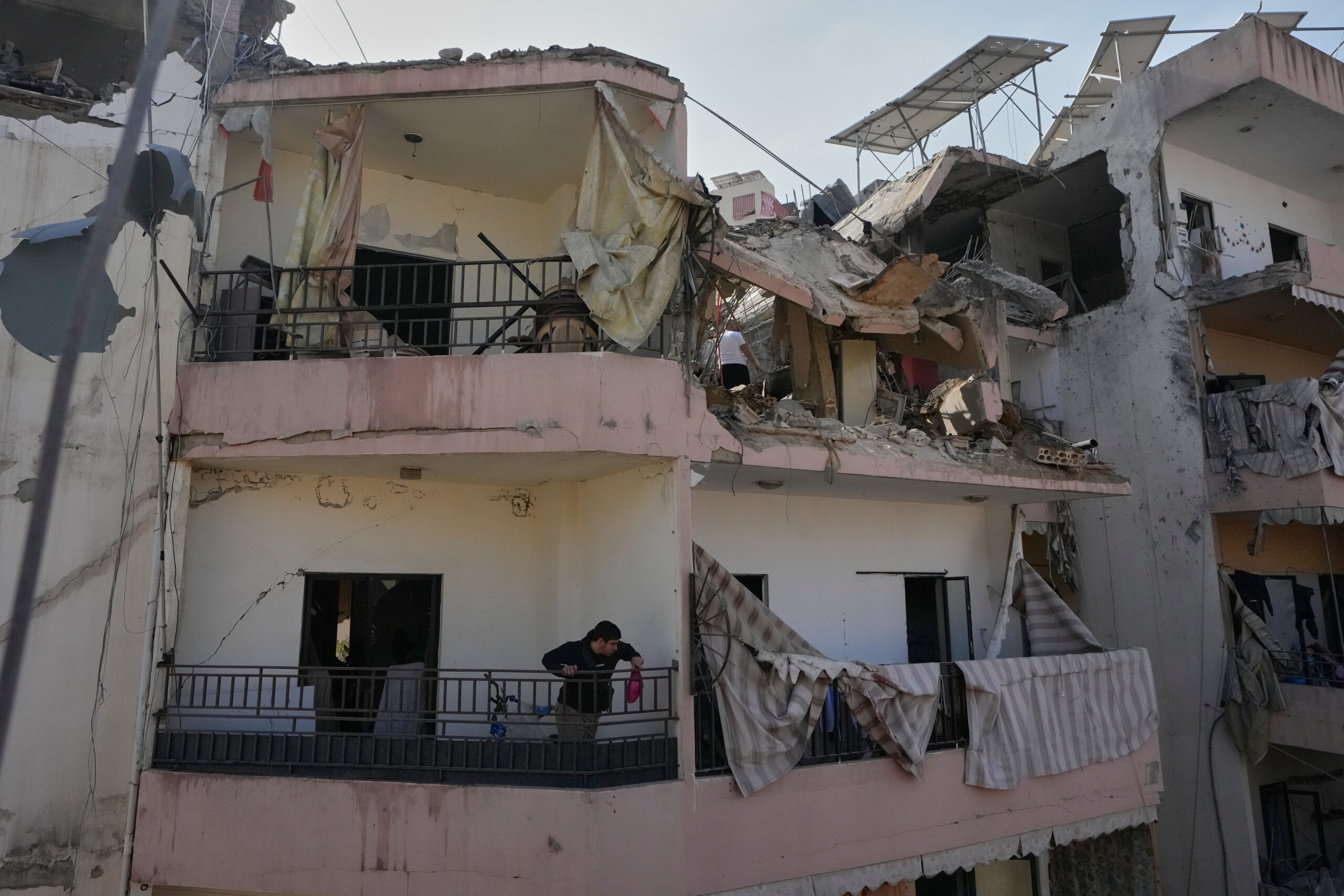 iran israeli air strikes in southern lebanon at least four dead scaled