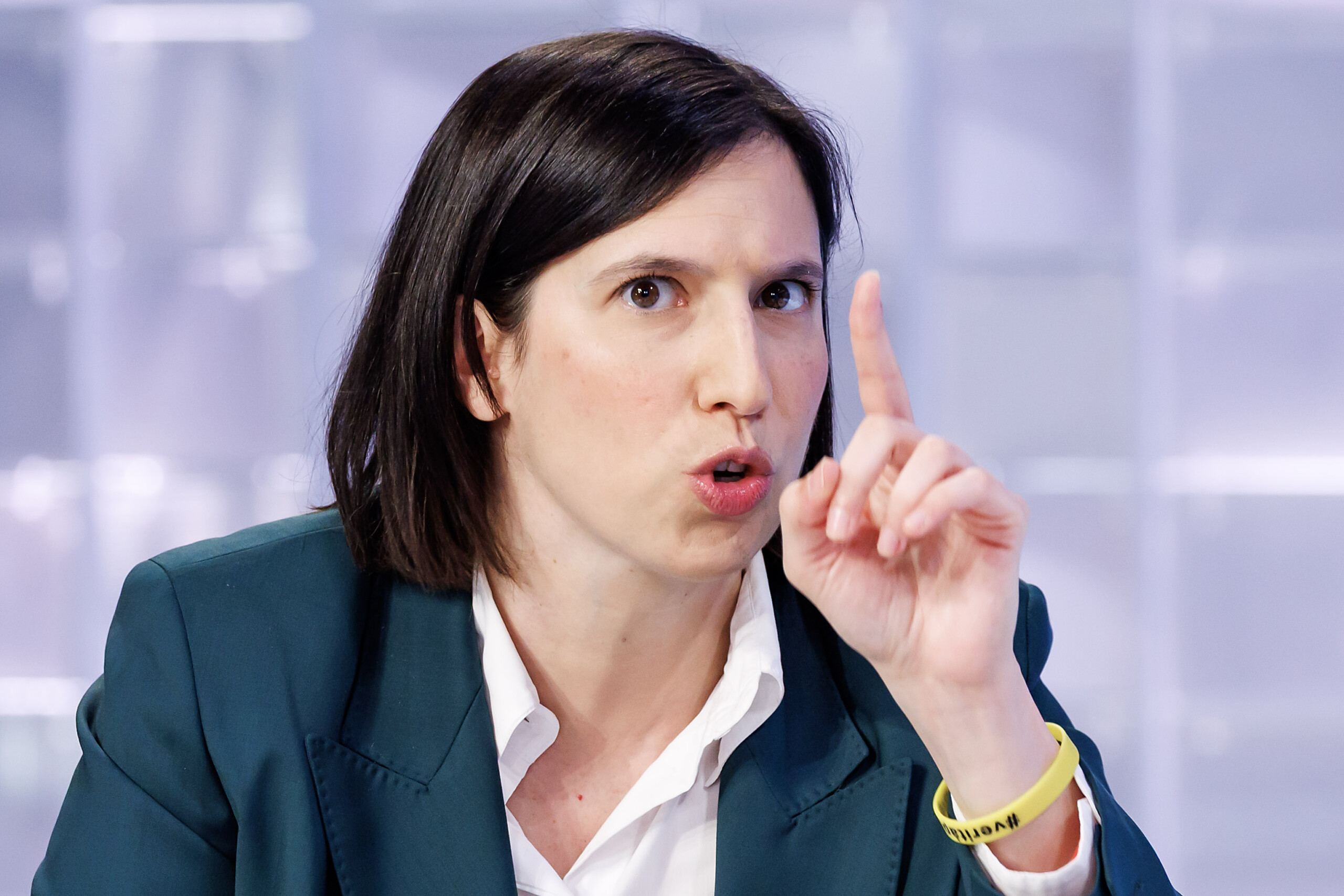 Fuels, Schlein: "Meloni should hurry on excise duties and get back to the gas station" 1 fuels schlein meloni should hurry on excise duties and get back to the gas station scaled