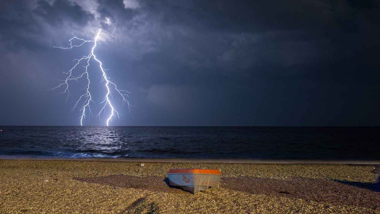 Bad weather: orange alert tomorrow in Basilicata, Calabria, and Sicily 1 bad weather orange alert tomorrow in basilicata calabria and sicily