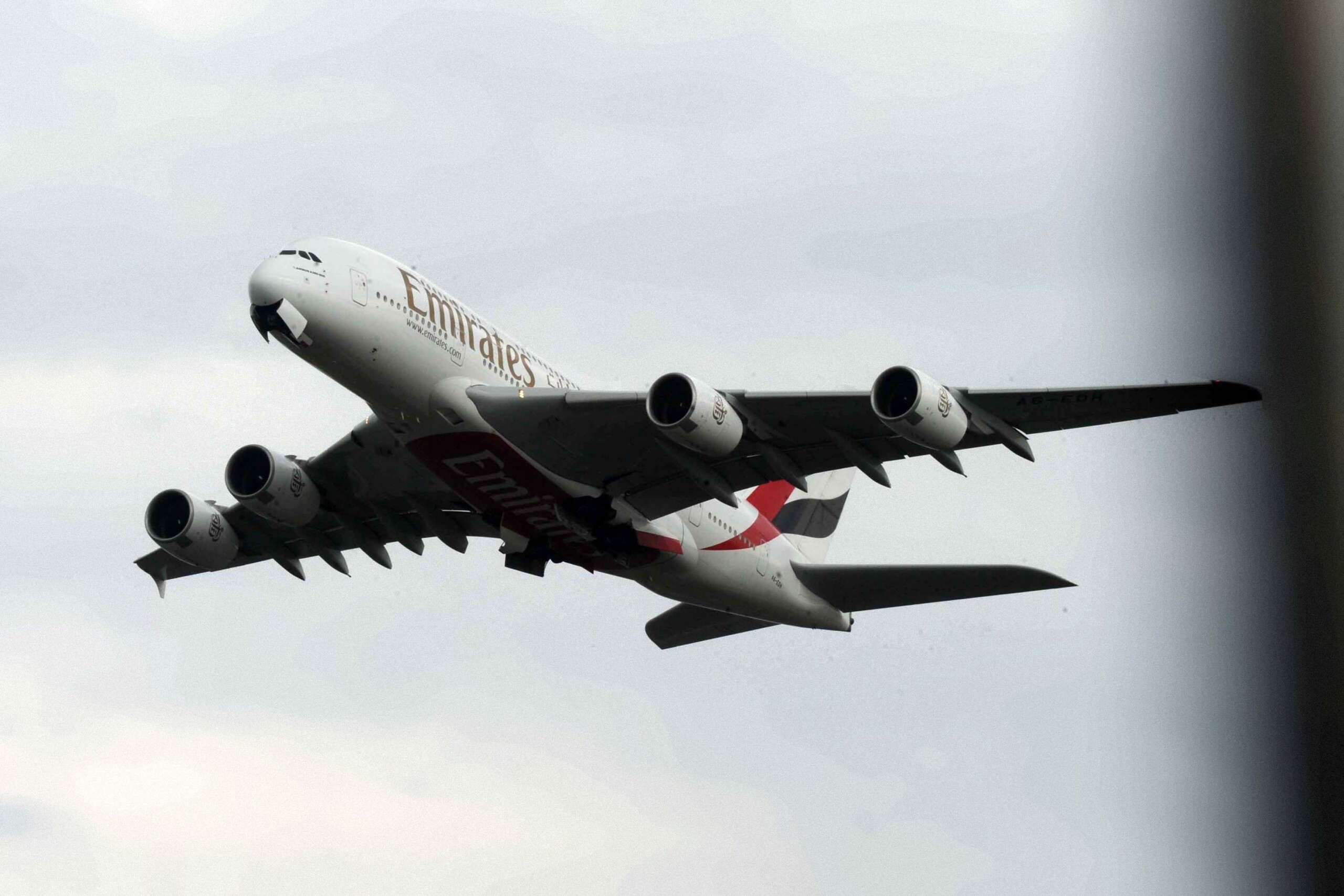 Iran: Drone causes fire at Dubai airport; Emirates suspends flights 1 iran drone causes fire at dubai airport emirates suspends flights scaled