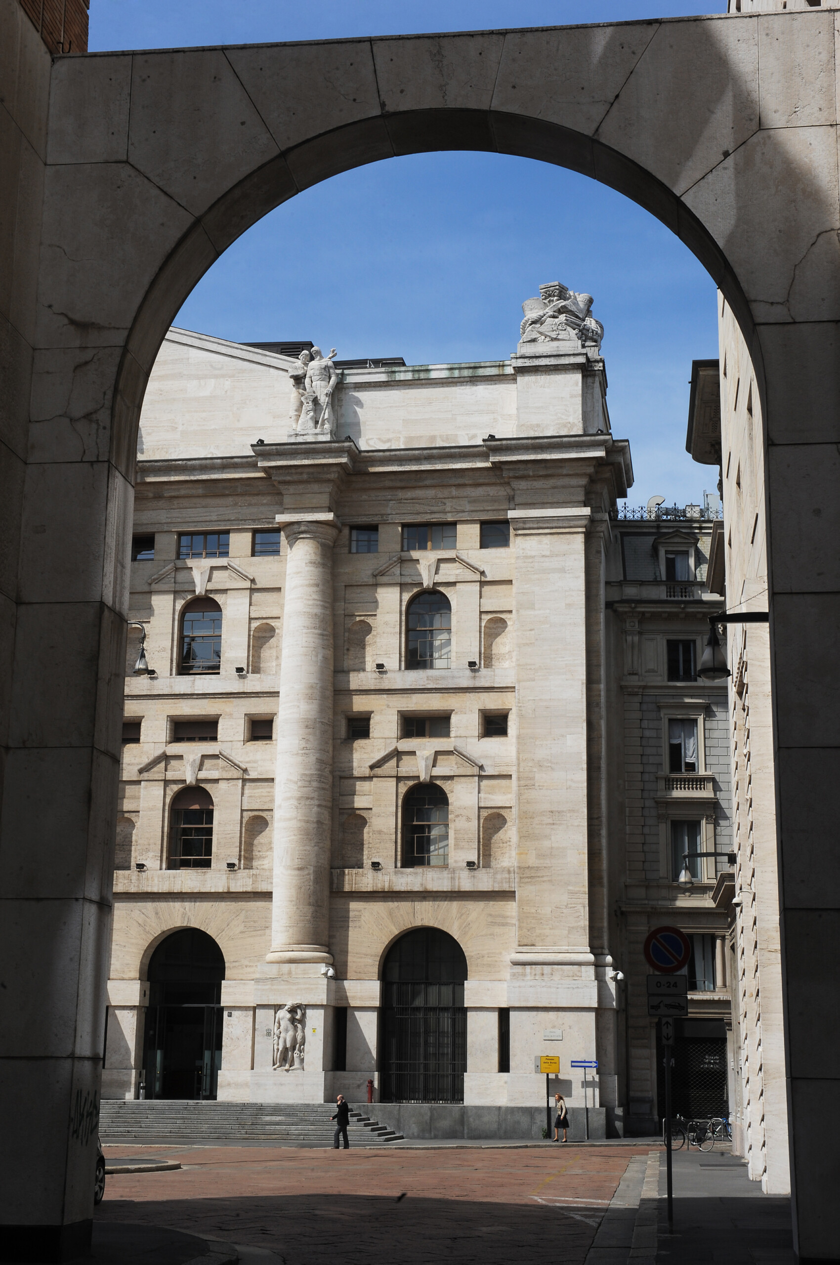 stock market milan closes higher ftse mib up 1 22 with tenaris and eni in the spotlight scaled