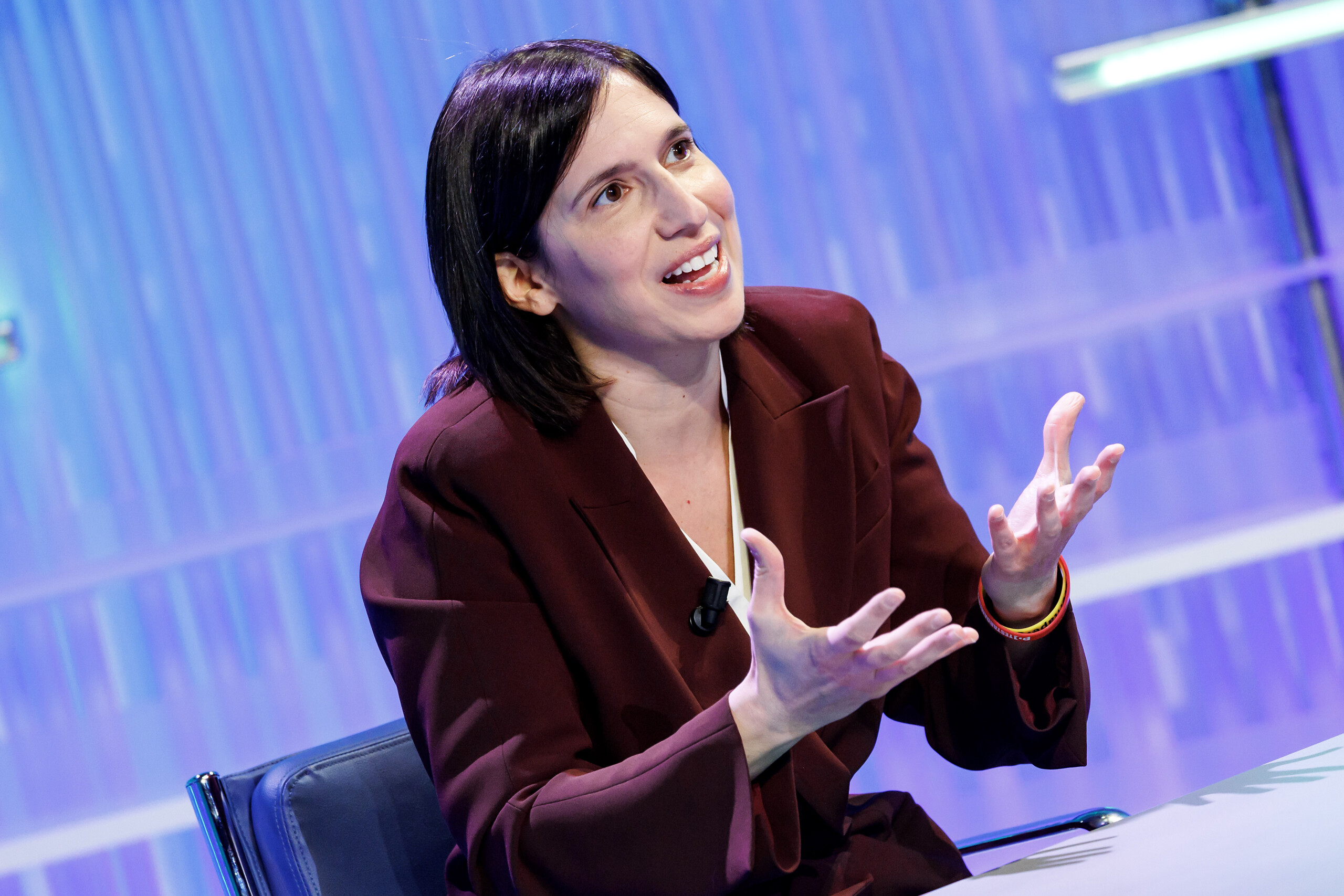 government schlein meloni has sent a clear signal of weakness there is a deep political crisis scaled