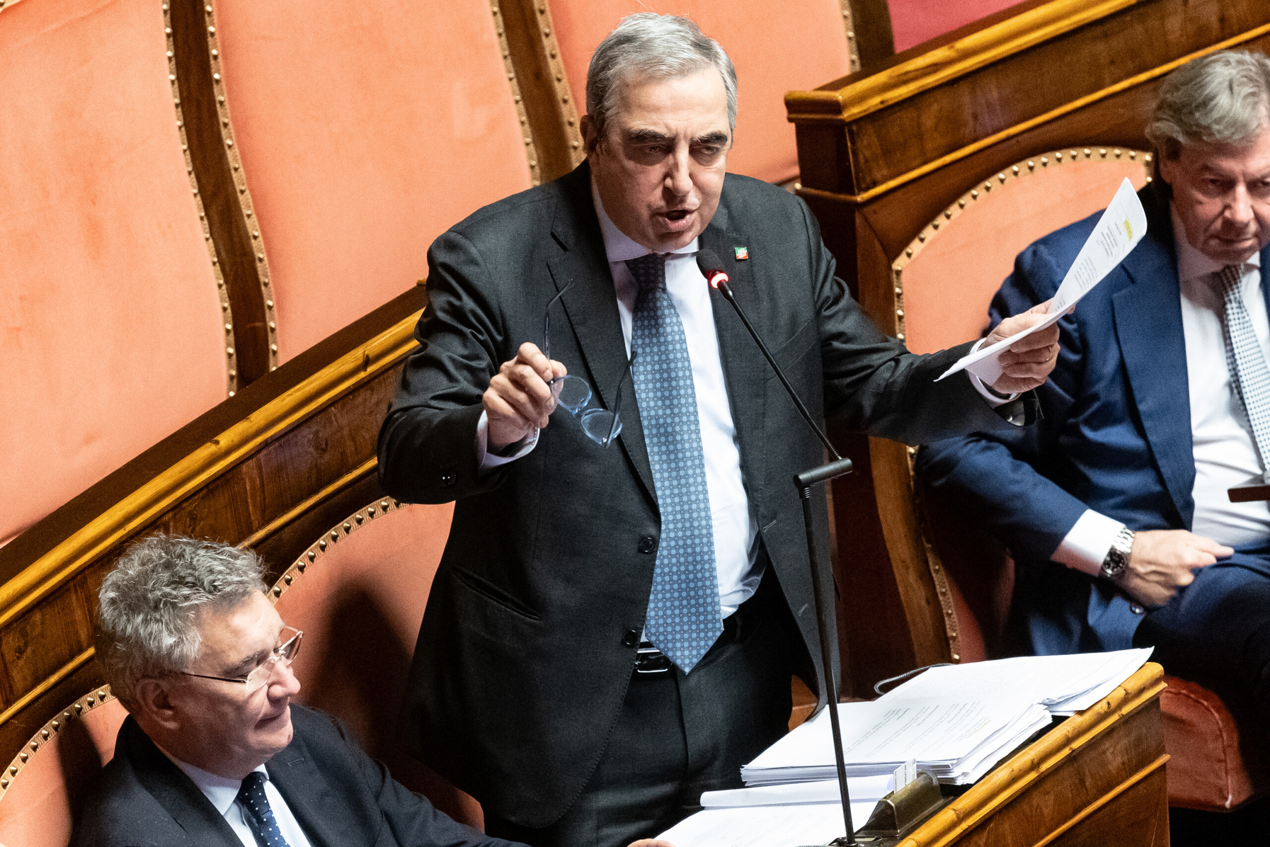 gasparri i have decided on my own initiative to step down as group leader we will press ahead with consistency scaled