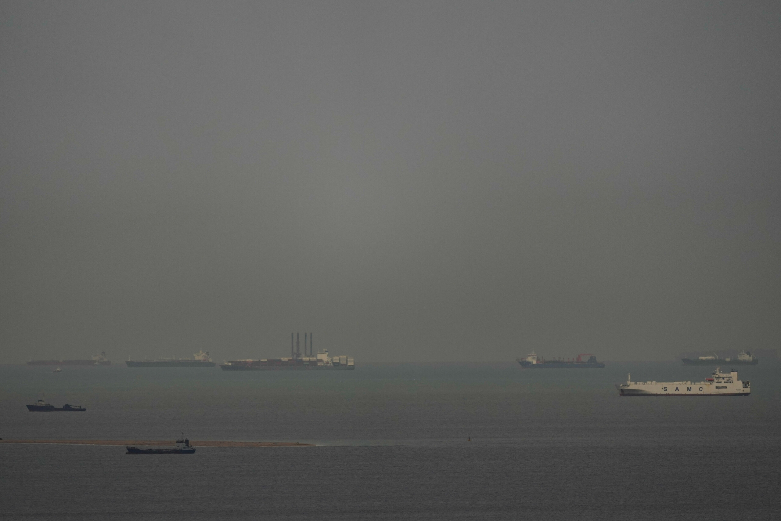 Iran: media reports suggest UAE ready to intervene to force open the Strait of Hormuz 1 iran media reports suggest uae ready to intervene to force open the strait of hormuz scaled