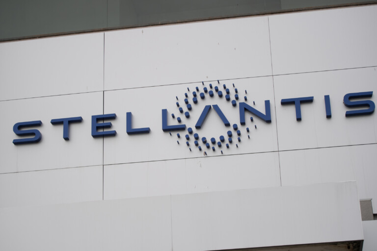 stellantis recalls 700 thousand vehicles due to potential fire risk