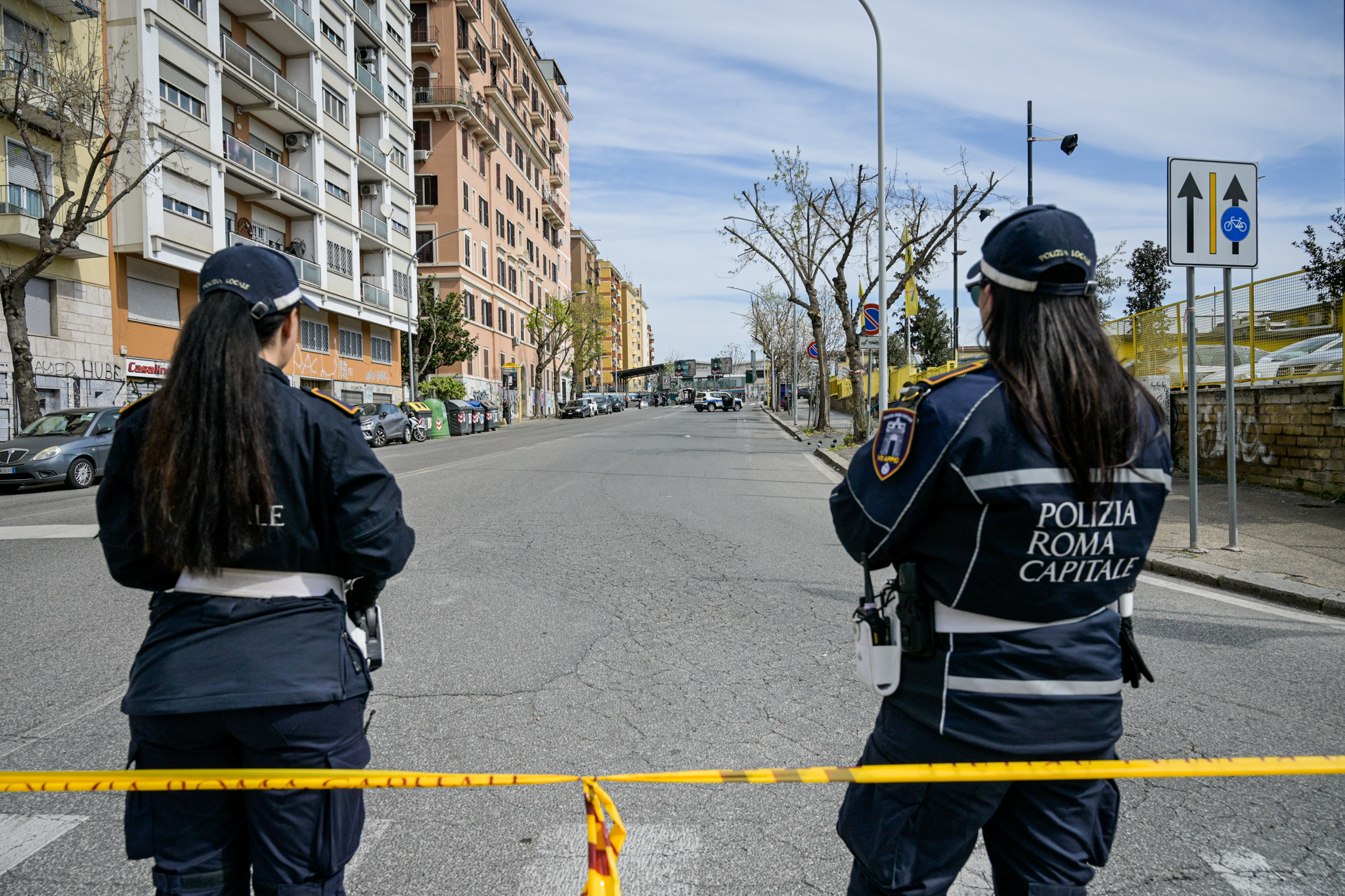 rome collision between two cars two dead and two children pulled from the wreckage