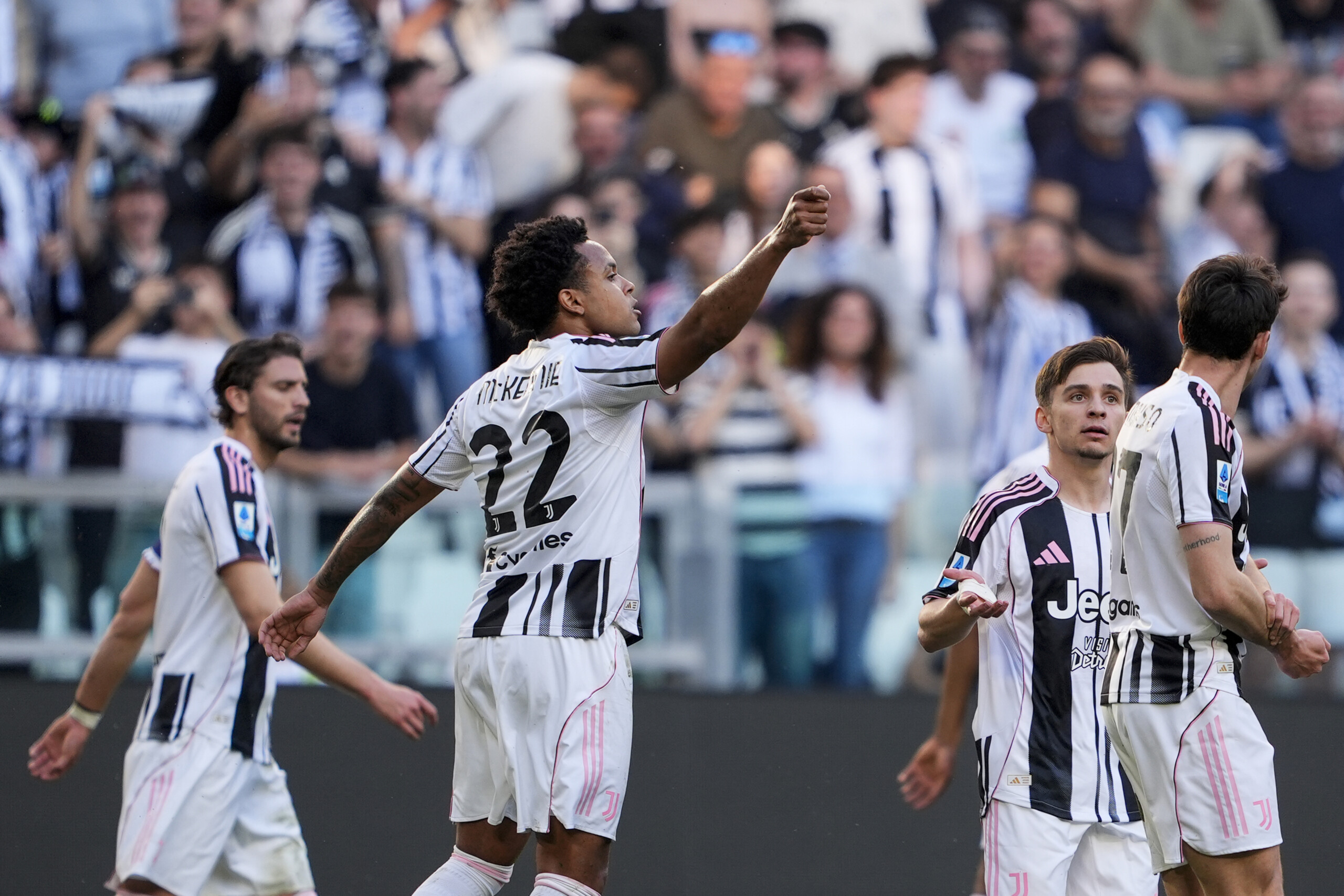 football serie a juve beat genoa 2 0 and move to within one point of como scaled