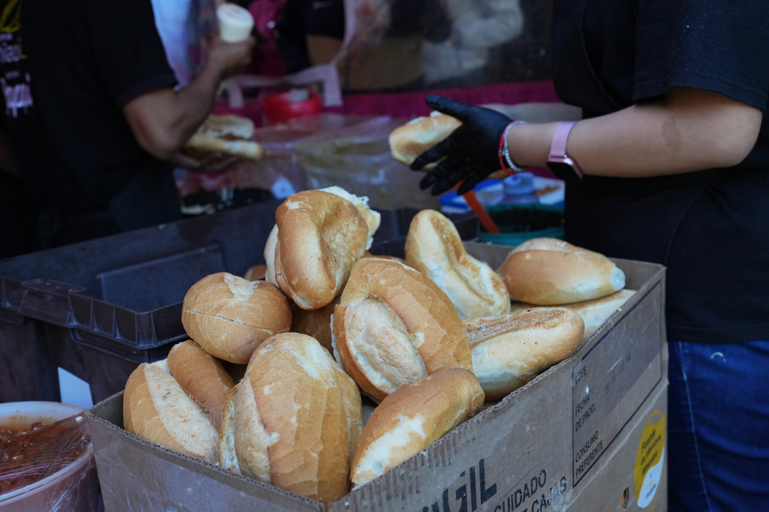iran bakers sound the alarm bread rolls and loaves at risk of price rises scaled
