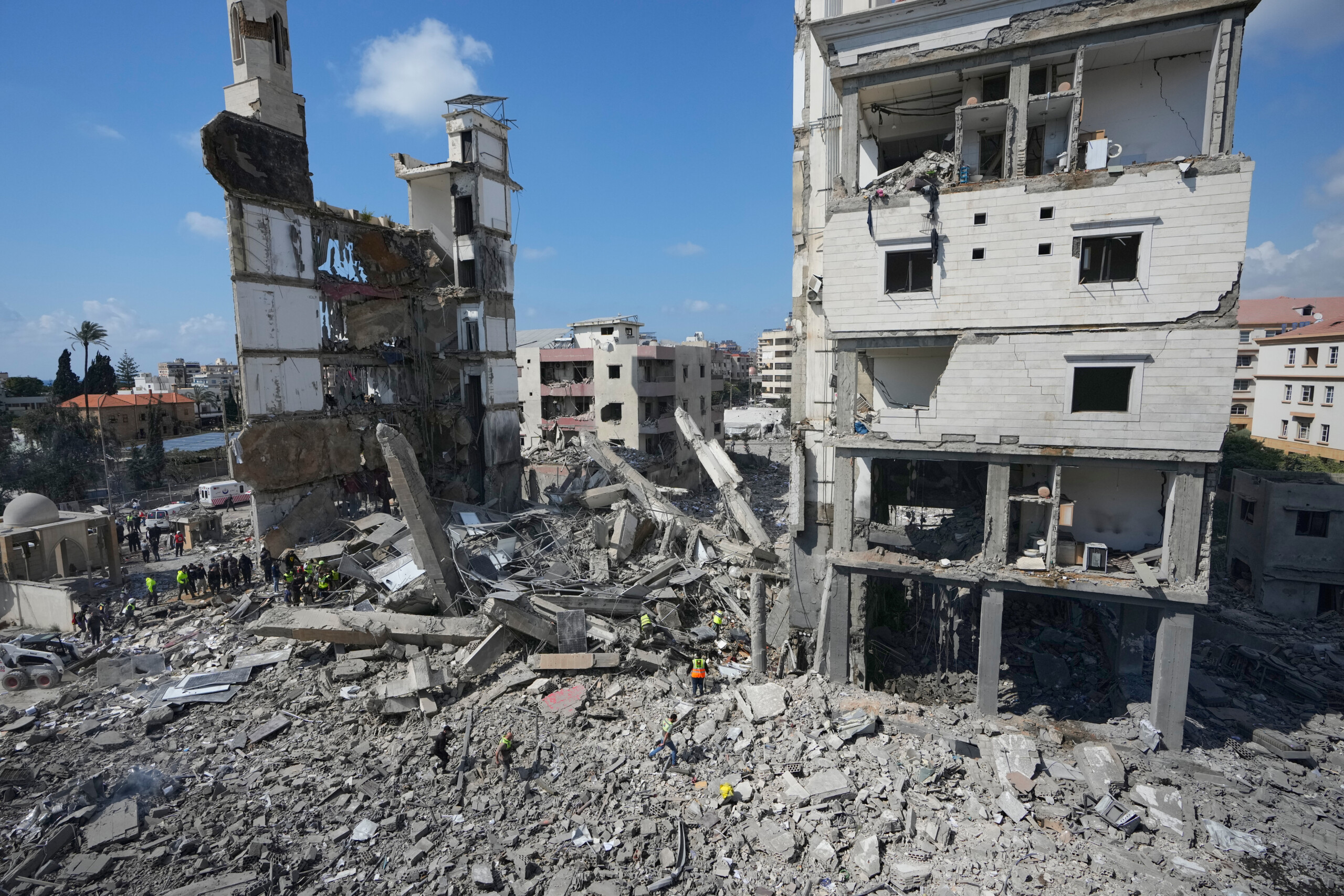 lebanon 89 dead and 720 injured in israeli air strikes scaled