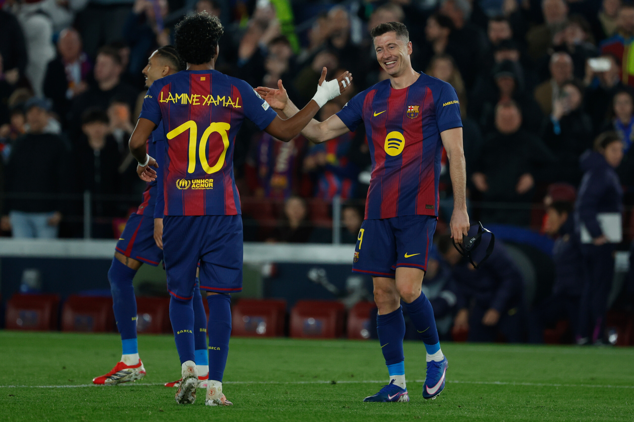 football barca offers renewal to lewandowski juve and milan on standby scaled