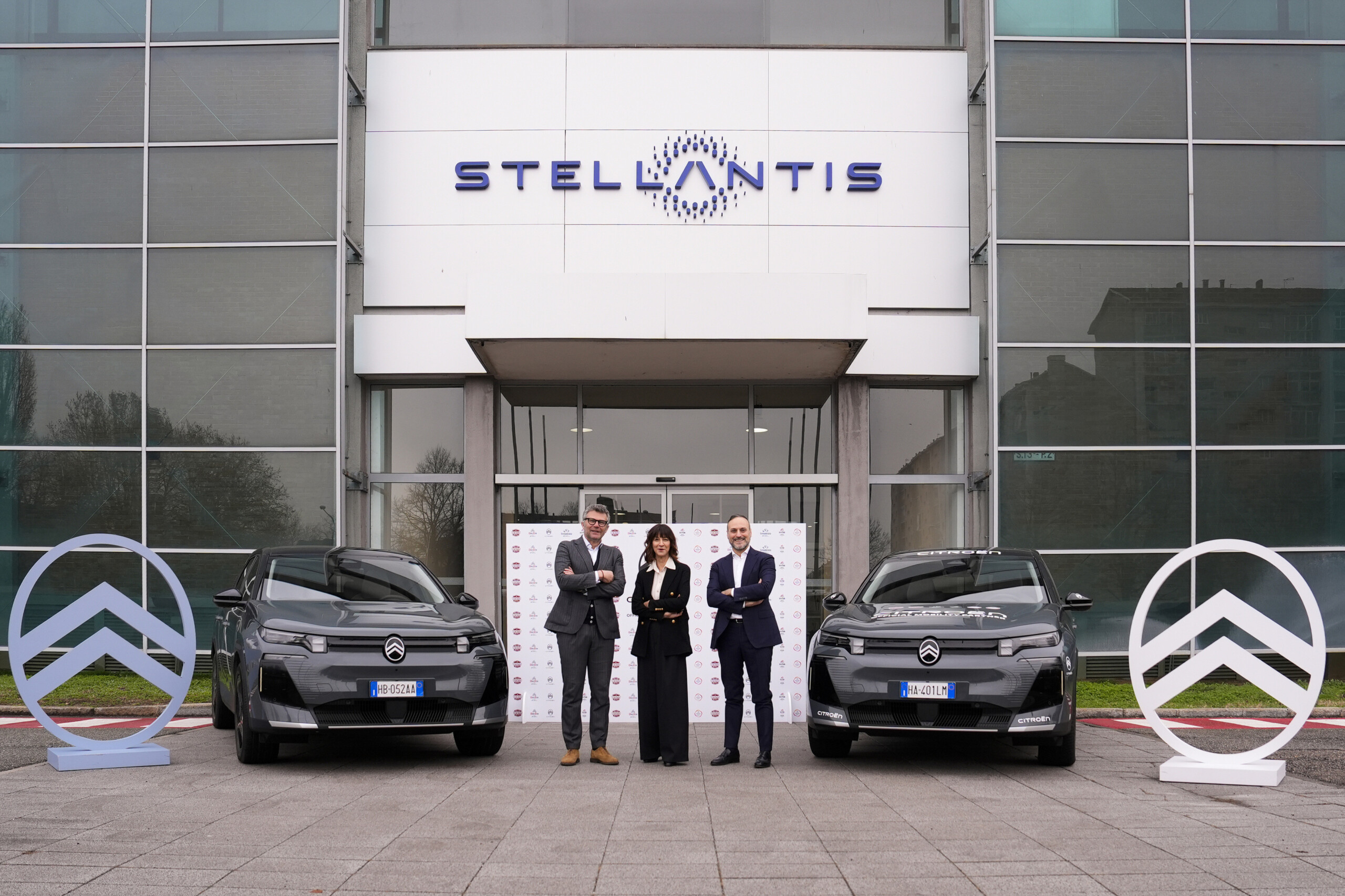 Stellantis: estimated deliveries of 1.4 million in the first quarter, up 12% year-on-year 1 stellantis estimated deliveries of 1 4 million in the first quarter up 12 year on year scaled