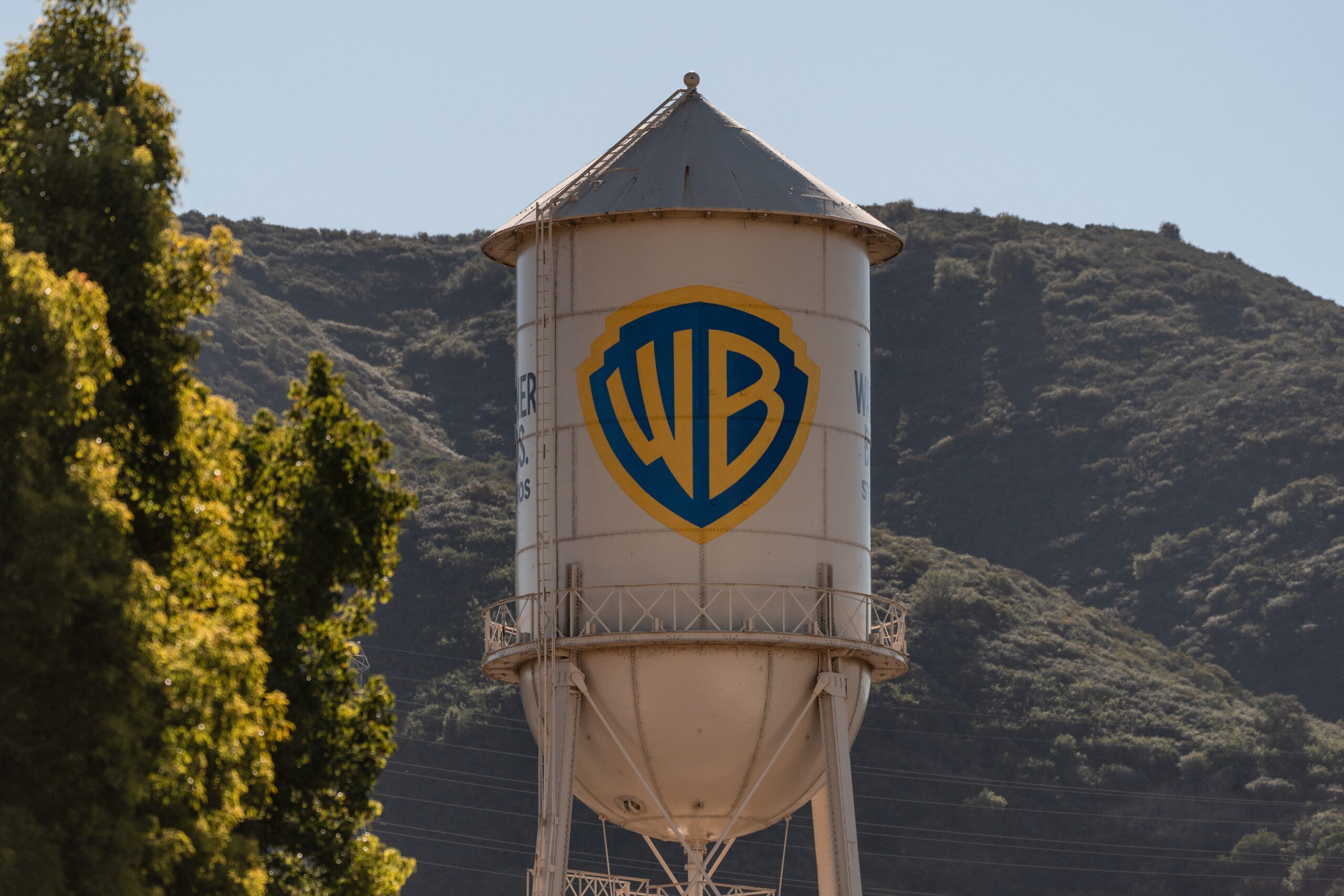 warner bros shareholders approve paramounts bid