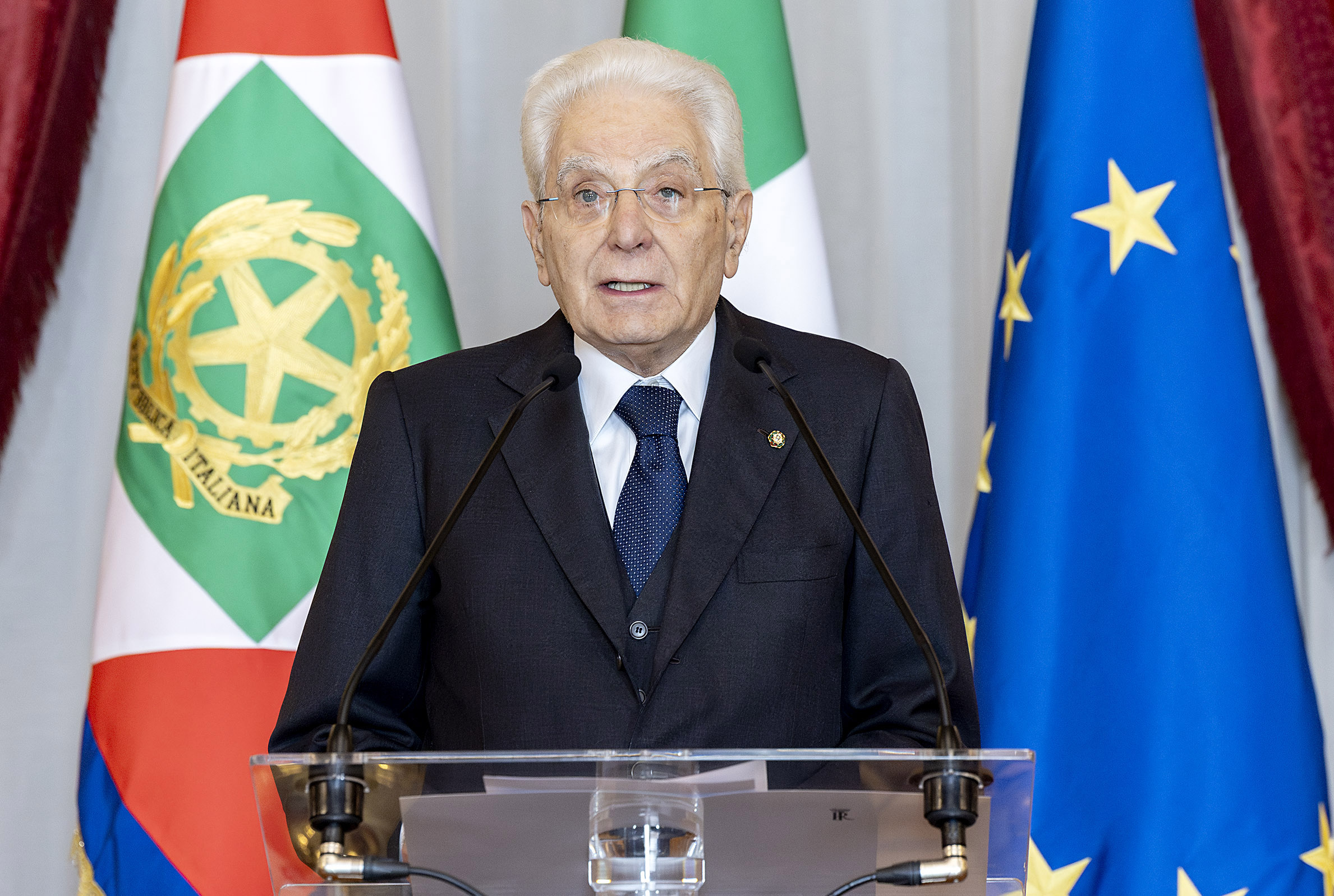 quirinale mattarella signs the security decree law into law and issues an amendment which comes into force the same day