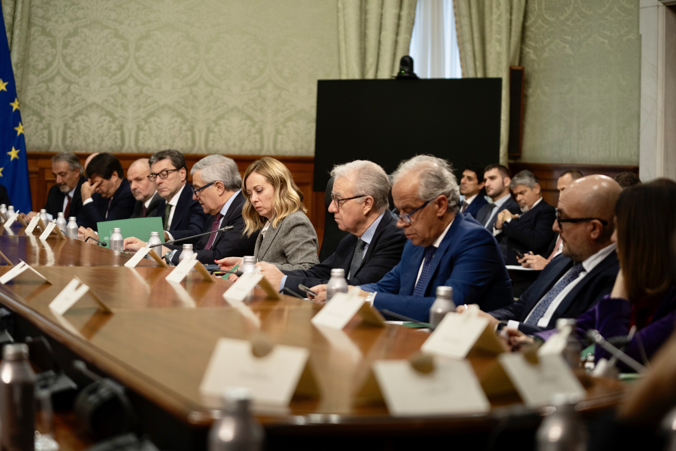 security decree 615 euros not only for lawyers no longer linked to migrant departure scaled